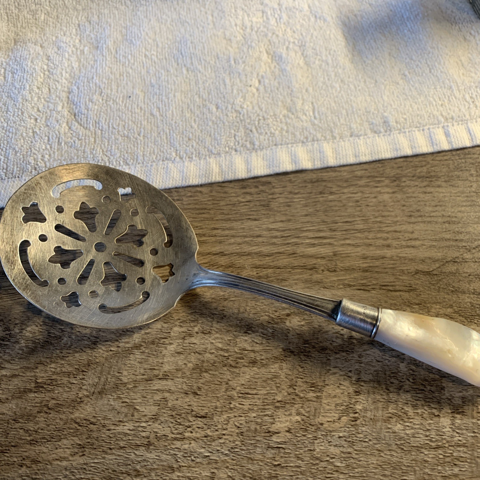 ANTIQUE STERLING SILVER TOMATO SERVER with MOTHER OF PEARL HANDLE 8.25” Long