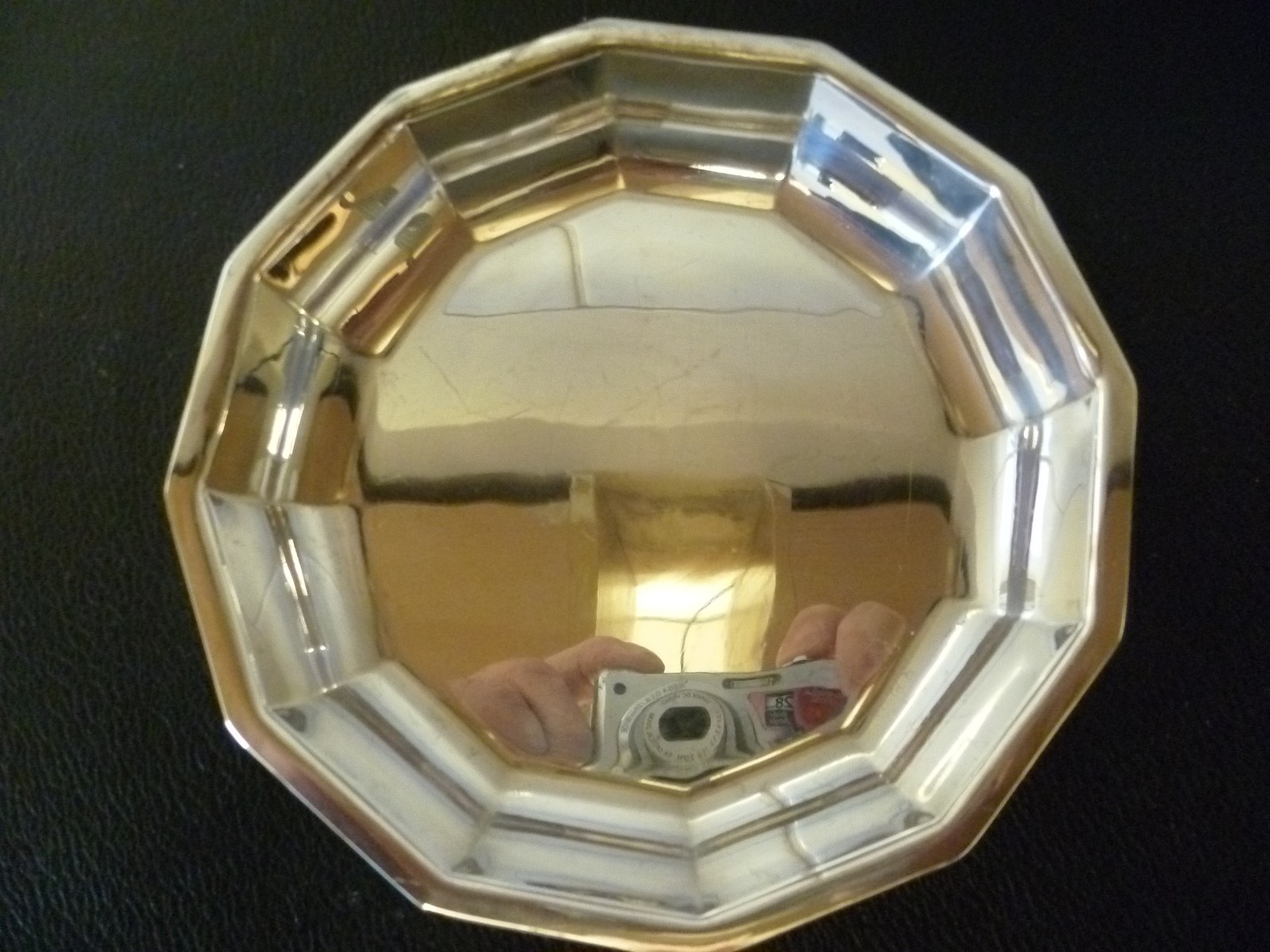 A VINTAGE DODECAGONAL SHAPE SILVER PLATED DECANTER STAND. EPNS WINE BOTTLE STAND
