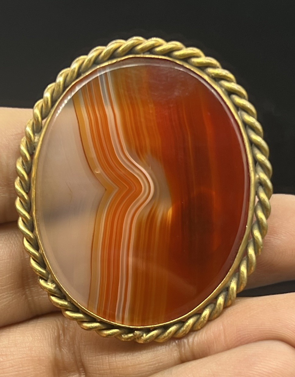 Victorian Natural Banded Agate Lovely Red Agate White Stripe Gold Gilt Brooch