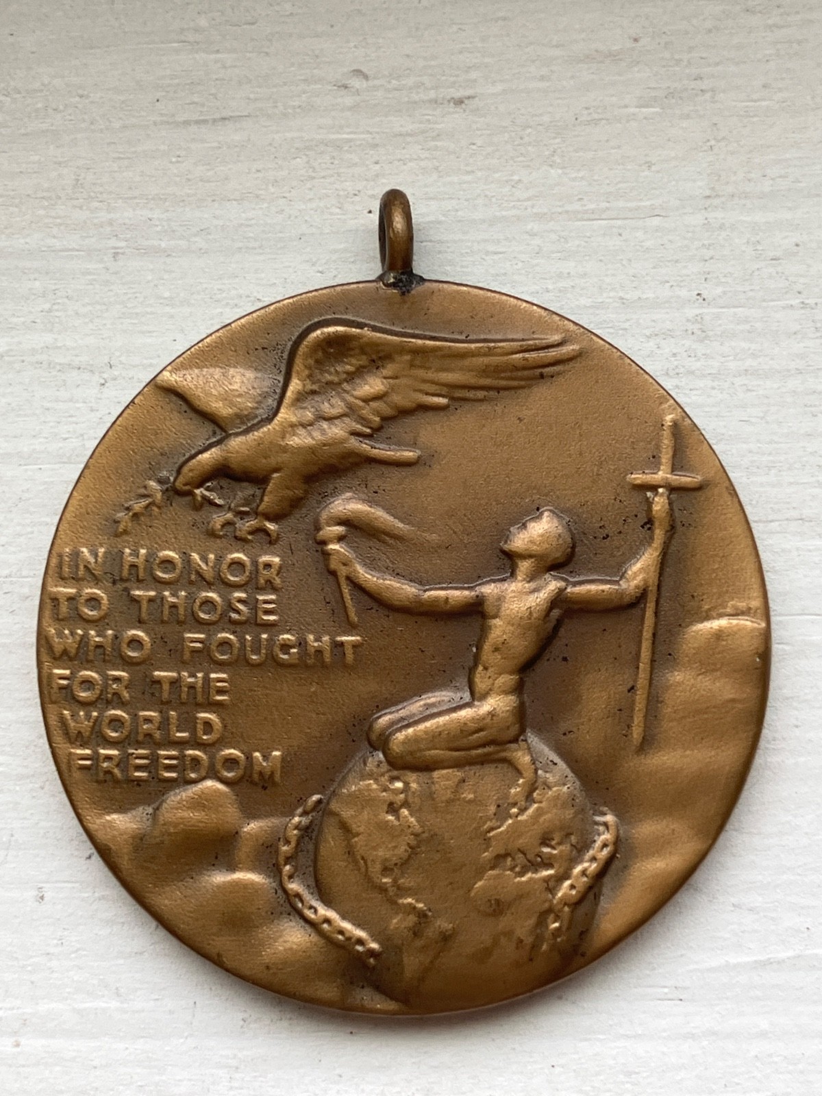 VINTAGE WW11 COMMEMORATIVE MEDAL NEW BRITAIN CT ROBBINS CO BRONZ AWARD PENDANT