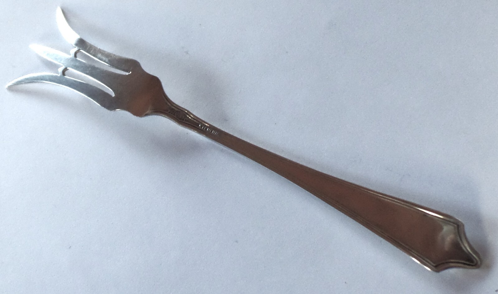 Manchester Sterling Silver LEMON condiment FORK 5&1/2″ 1916 ROGER WILLIAMS 