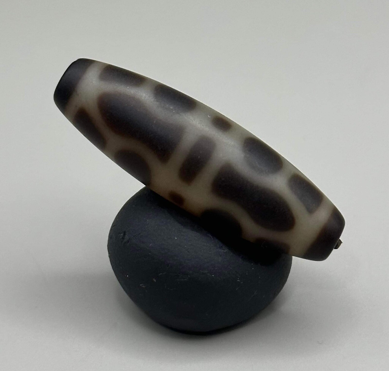 Ancient Tibetan Central Asian Etched Agate Longevity Dzi Bead in Good Condition
