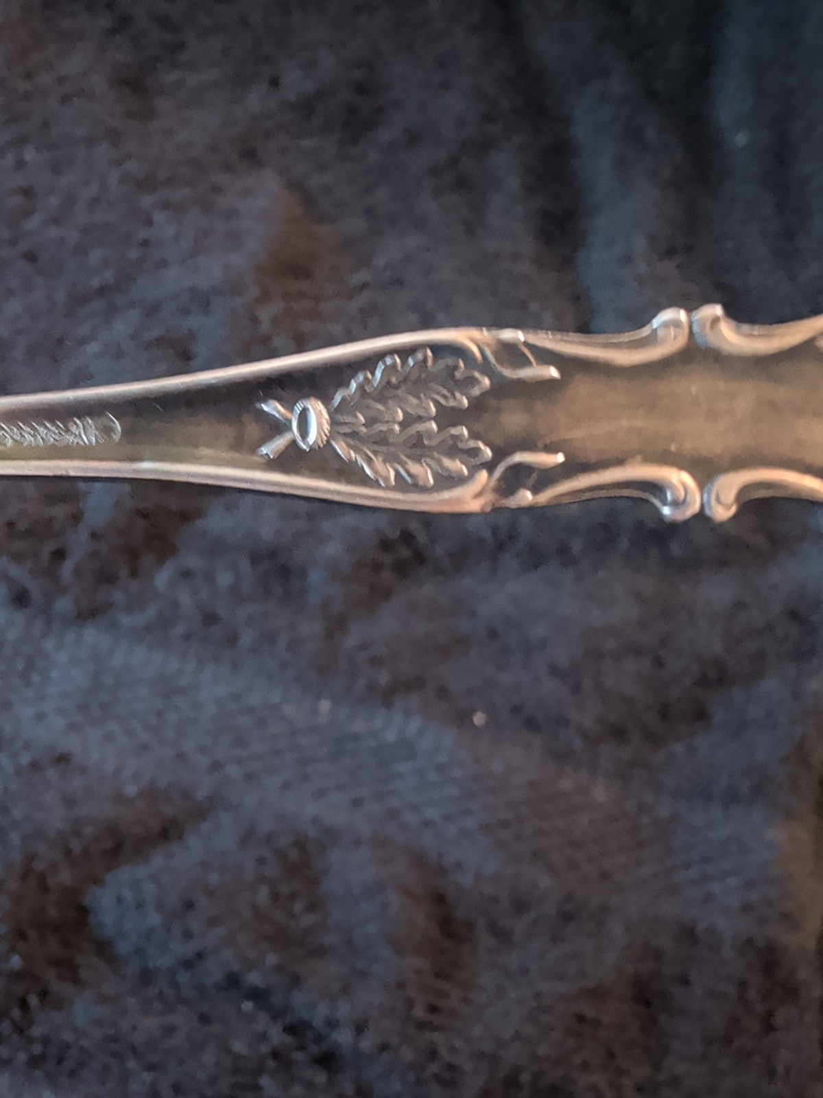 Rogers 1847 A1 Acorn Pattern Pickle Fork 6 In