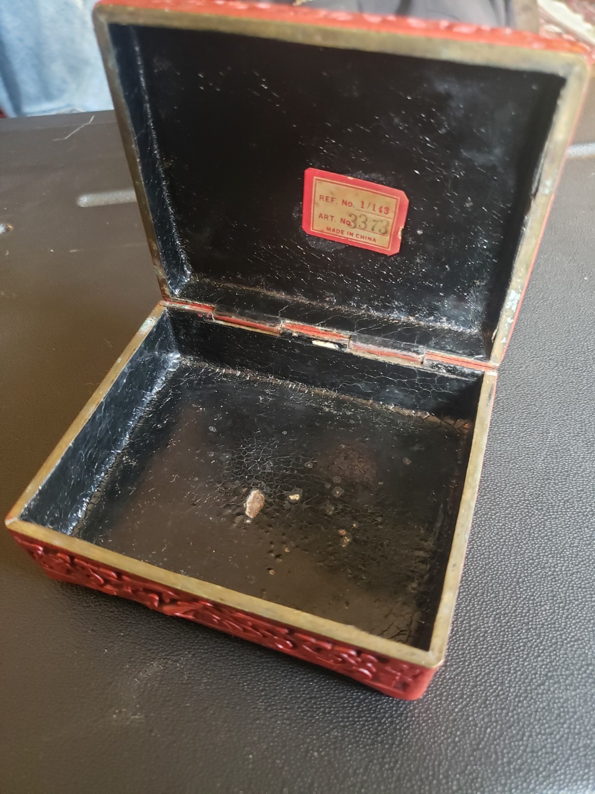 ANTIQUE c1920 CHINESE CINNABAR & BLACK LACQUER BOX BUG BEETLE DEEP CARVING