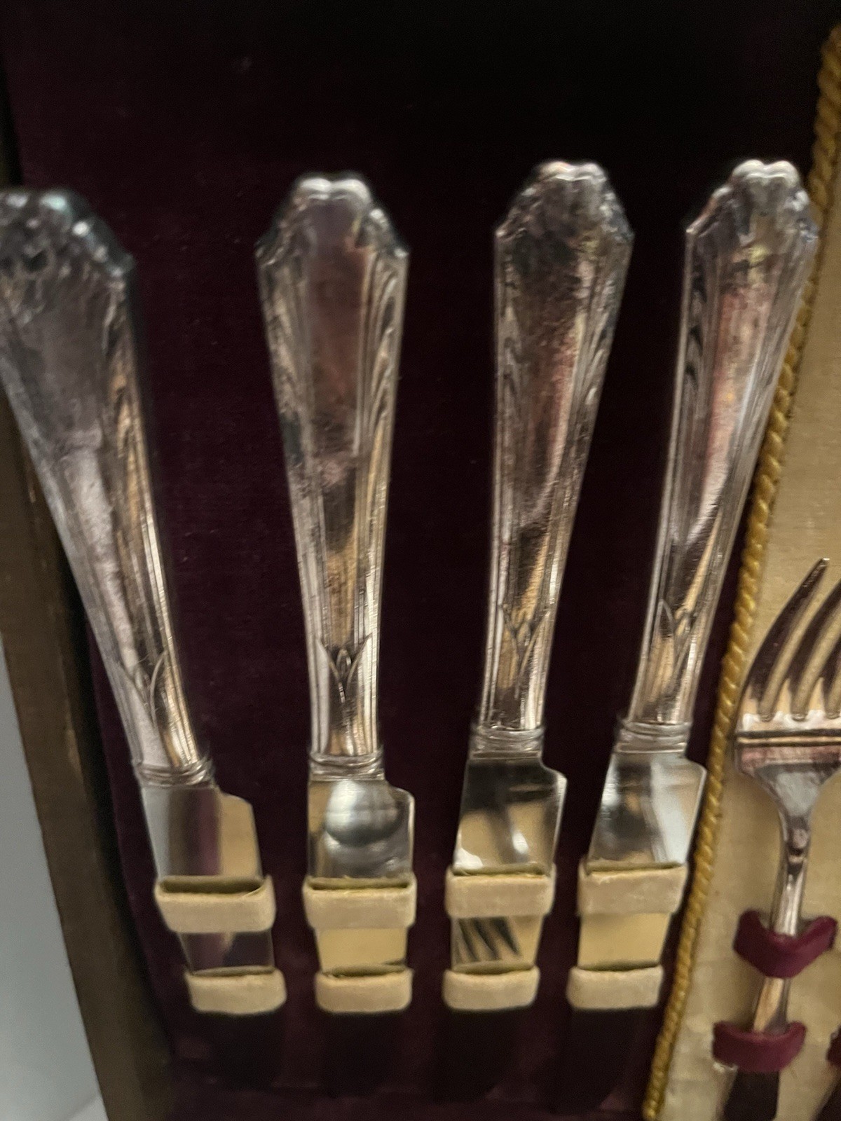 VTG NTS16 (Silverplate) by National Silver Co 68 Pieces Flatware. Certificate