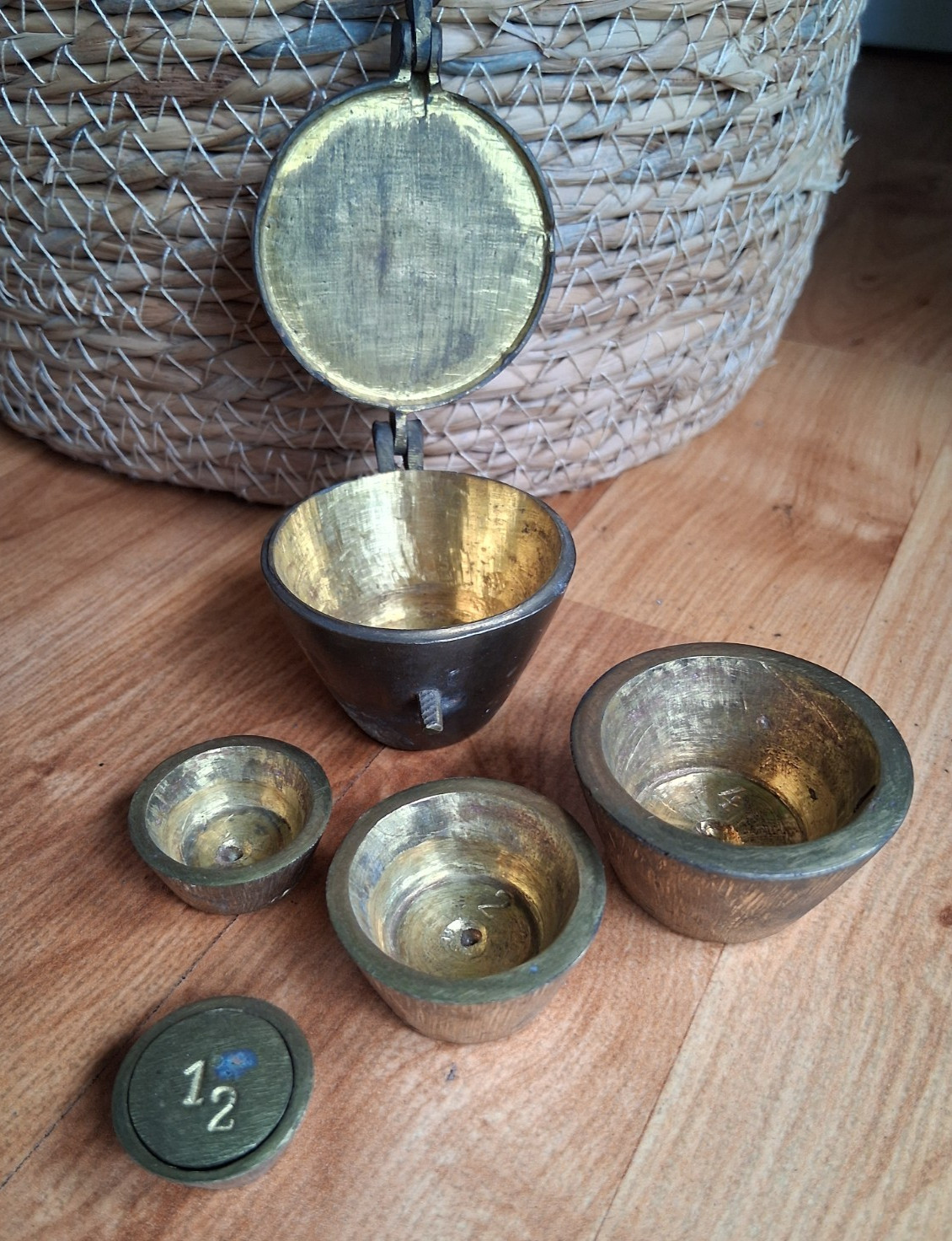 Apothecary Miners Assay Weights Vtg Nested Bronze Brass Set of 6 Hinged Lid 1 lb