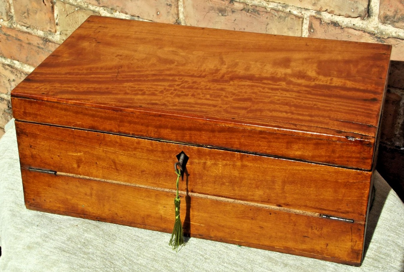 Interesting three-fold Writing Slope with ruler two types of secret compartments