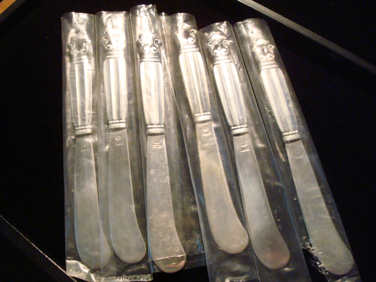 GEORG JENSEN ~ STERLING SILVER “ACORN” BUTTER KNIFE SET (5 7/8″) Set of 6