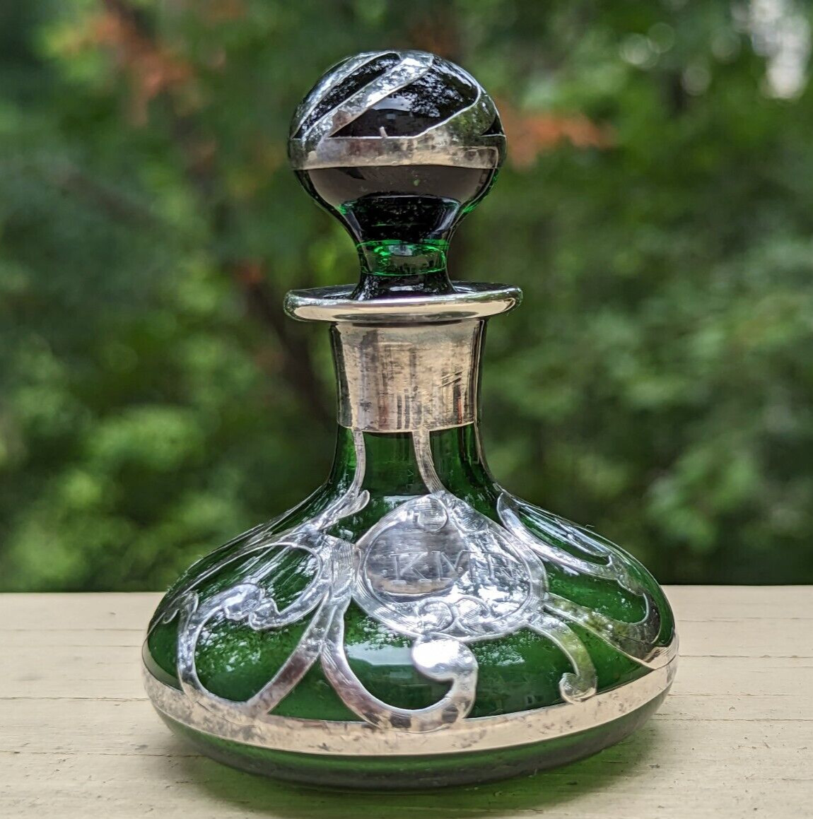 ART NOUVEAU 1900’s GREEN ART GLASS 3.25″ PERFUME BOTTLE STERLING SILVER OVERLAY