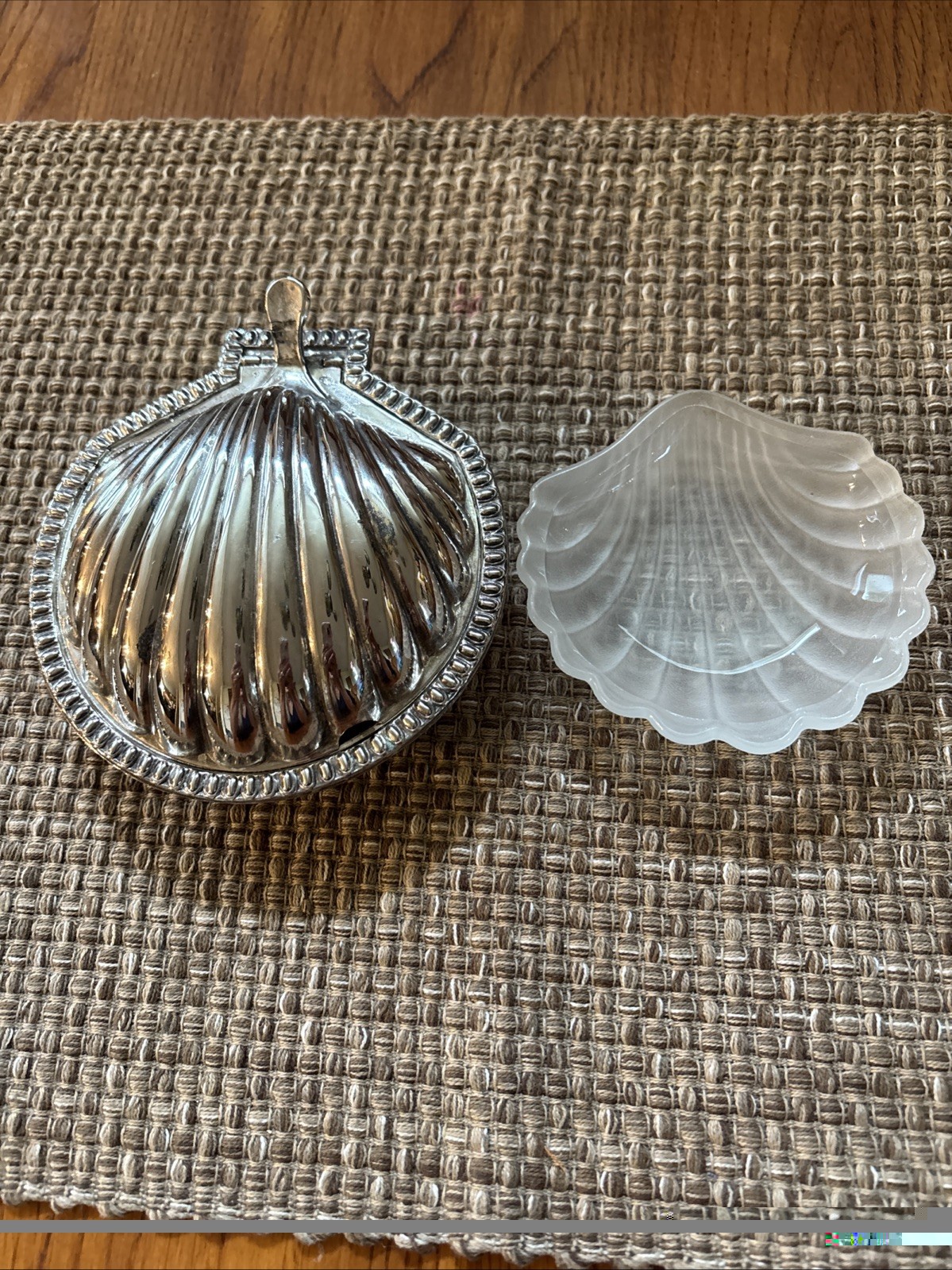 Vtg Silver Plate Scalloped Shell Butter Dish/Jam Dish w/glass Insert – England
