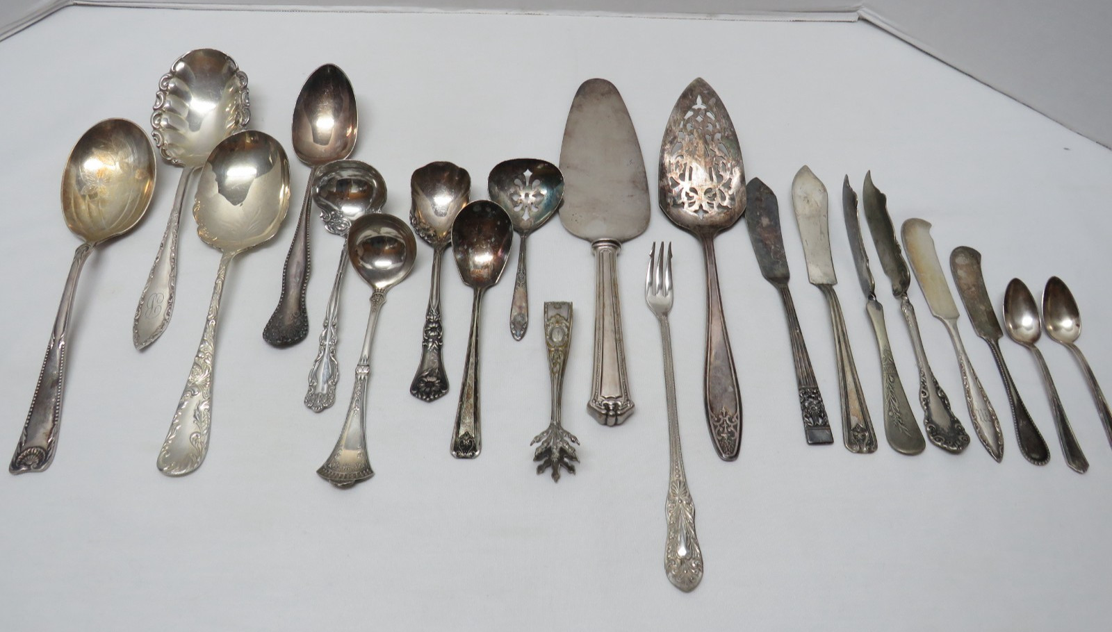 Silverplate Silverware Serving Pieces Spoons Ladles Butter Knives Mixed Lot 21
