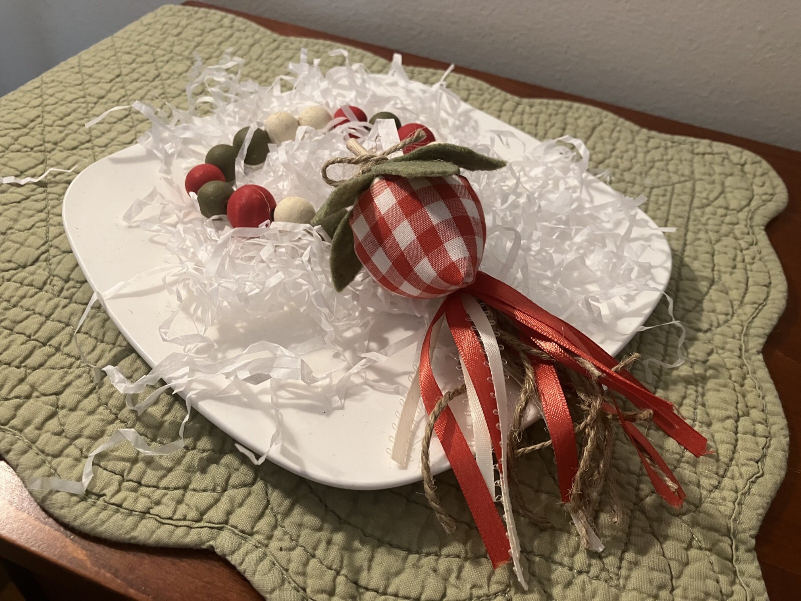 PRIMITIVE SUMMER STRAWBERRY ON BEADED (WHITE,RED,GREEN) FARMHOUSE BOWL FILLER