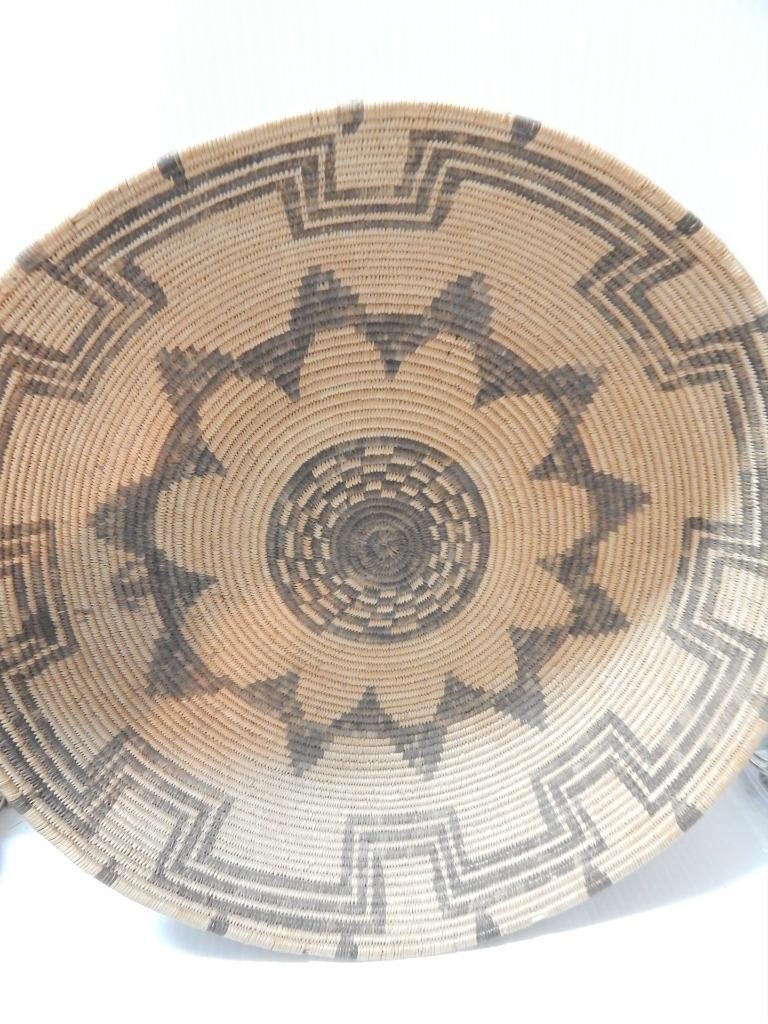SPECTACULAR CLEAN + LARGE 13.5″ d c1890s ANTIQUE APACHE INDIAN TRAY FORM BASKET
