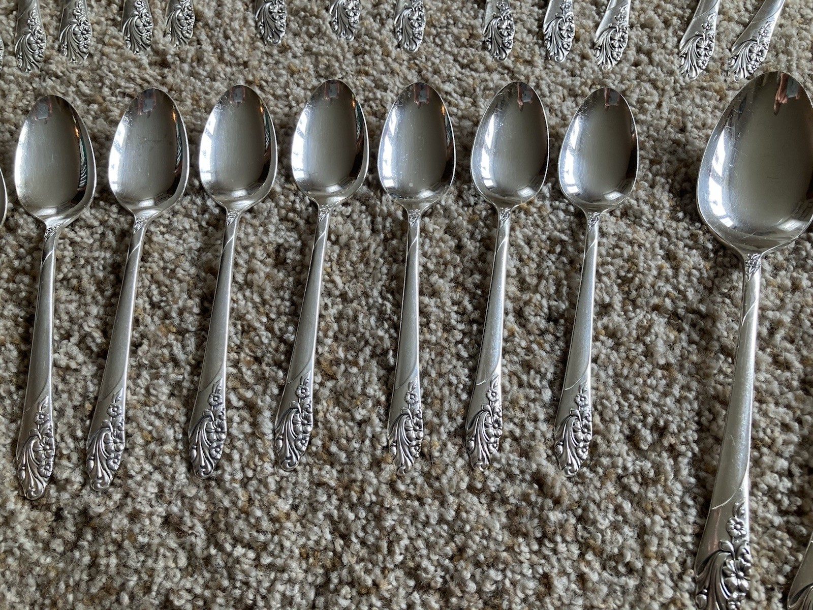 1950’s Evening Star Oneida Community 43 pc Silver Plated Flatware Set w/box