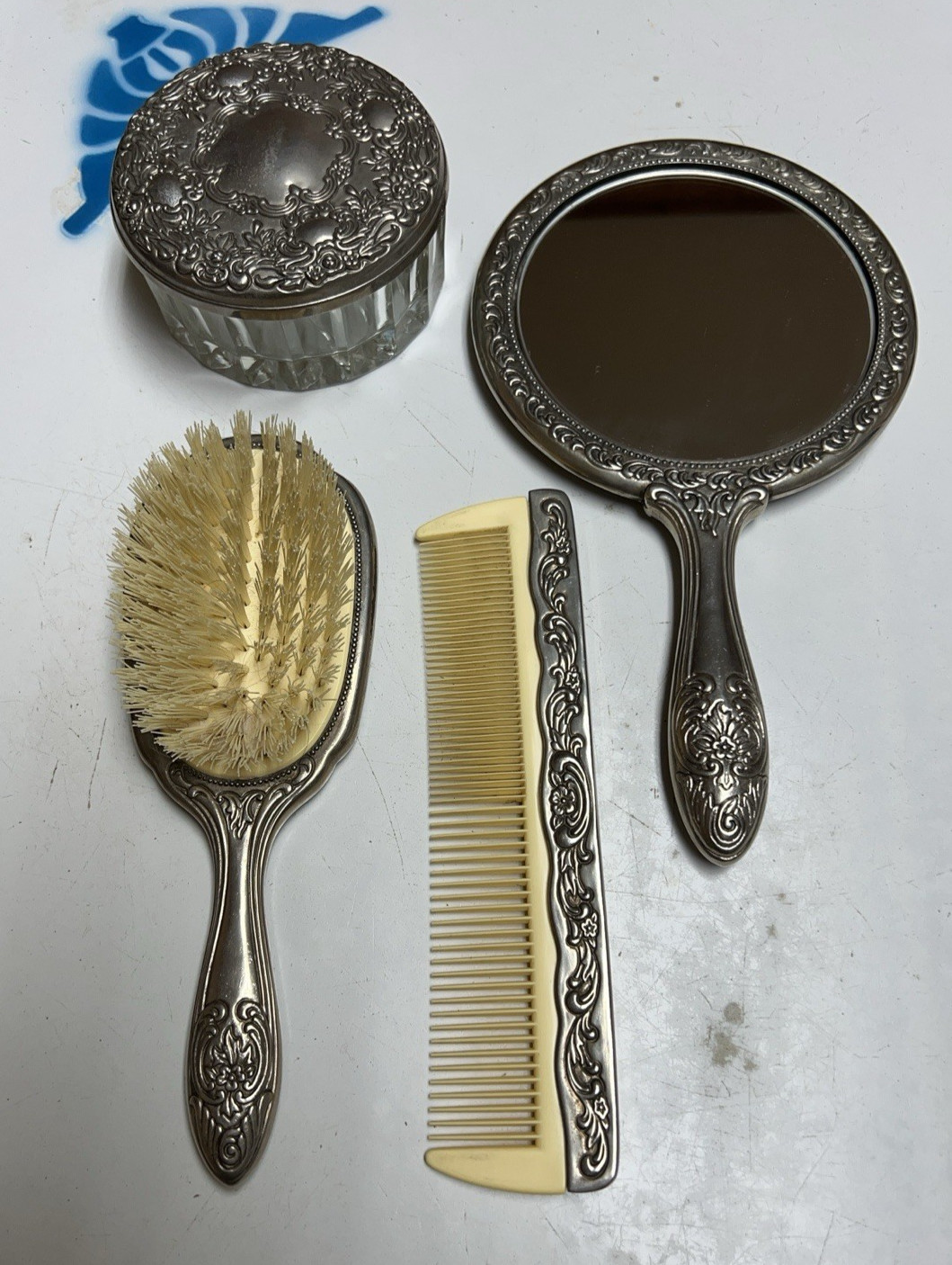 Vanity Set Vintage Collection Brush, Comb And Mirror – Silver Florals And Heavy