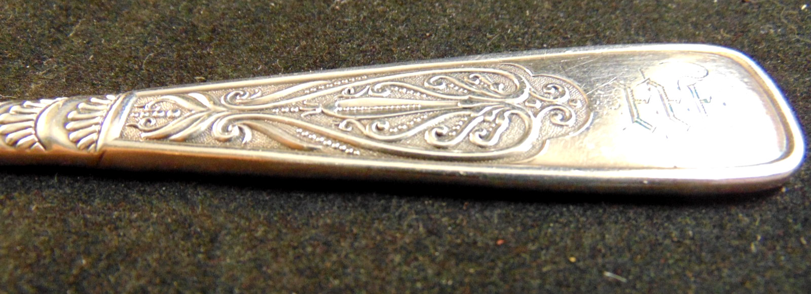 ASSYRIAN HEAD 1899 Rogers Silverplate Cake Knife or Saw No Monogram bb
