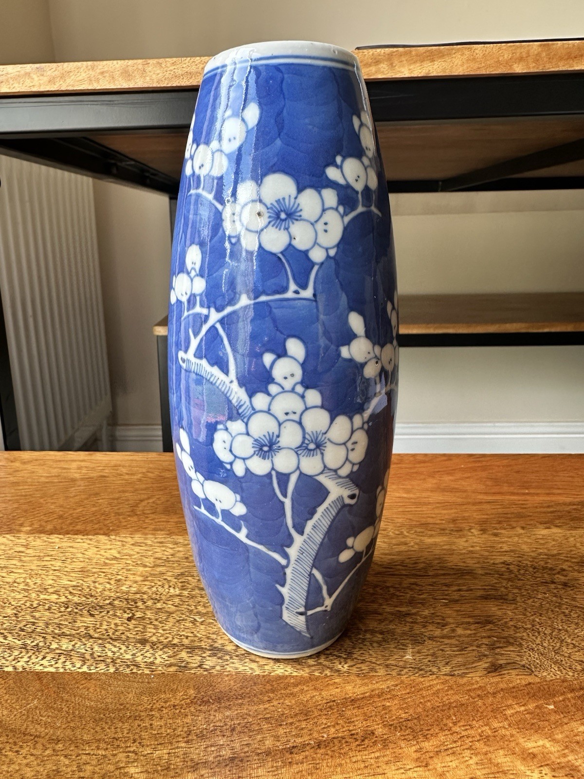 19th Century chinese blue and white vase in good condition 20.5cm high