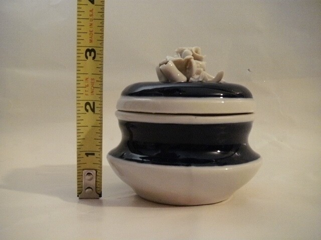 CAPODIMONTE TREASURE BOX, SMALL ROUND PORCELAIN COBALT MOLD SHAPELY, 1806 – 1834