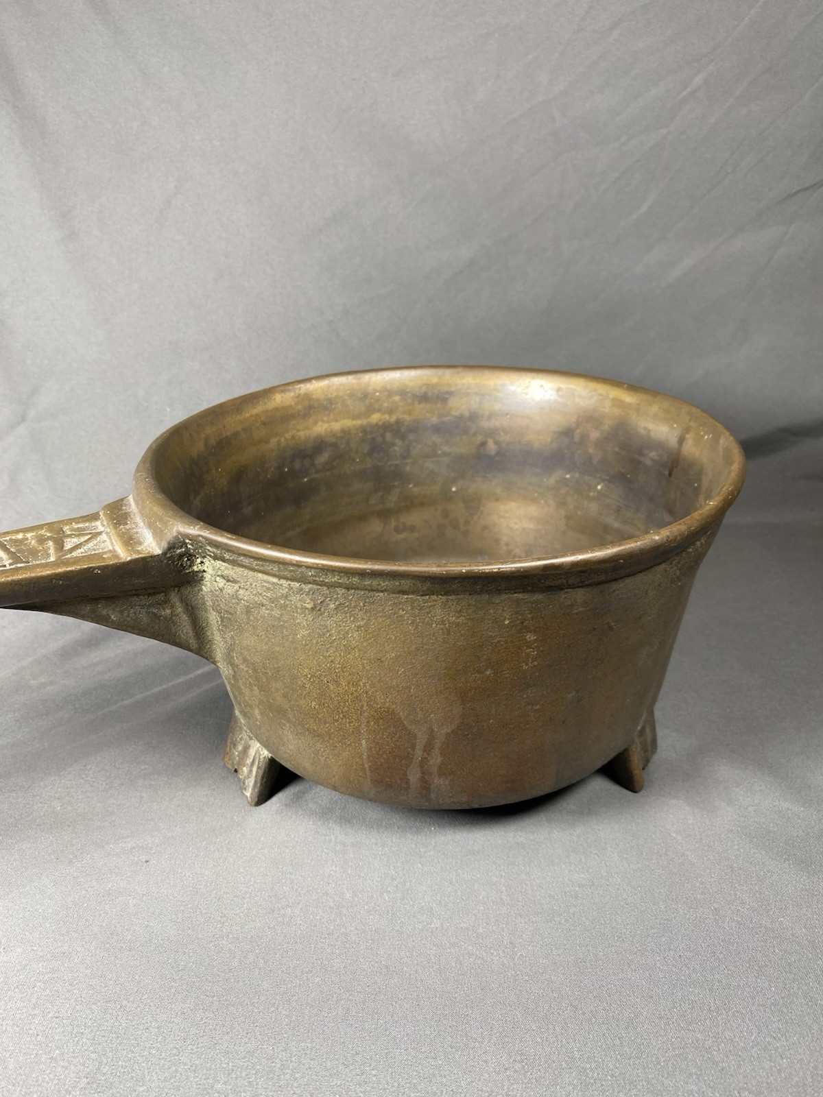 ANTIQUE 17TH 18TH C CAST BRONZE FOOTED POSNET COOKING POT W/ FOUNDRY MARK *READ