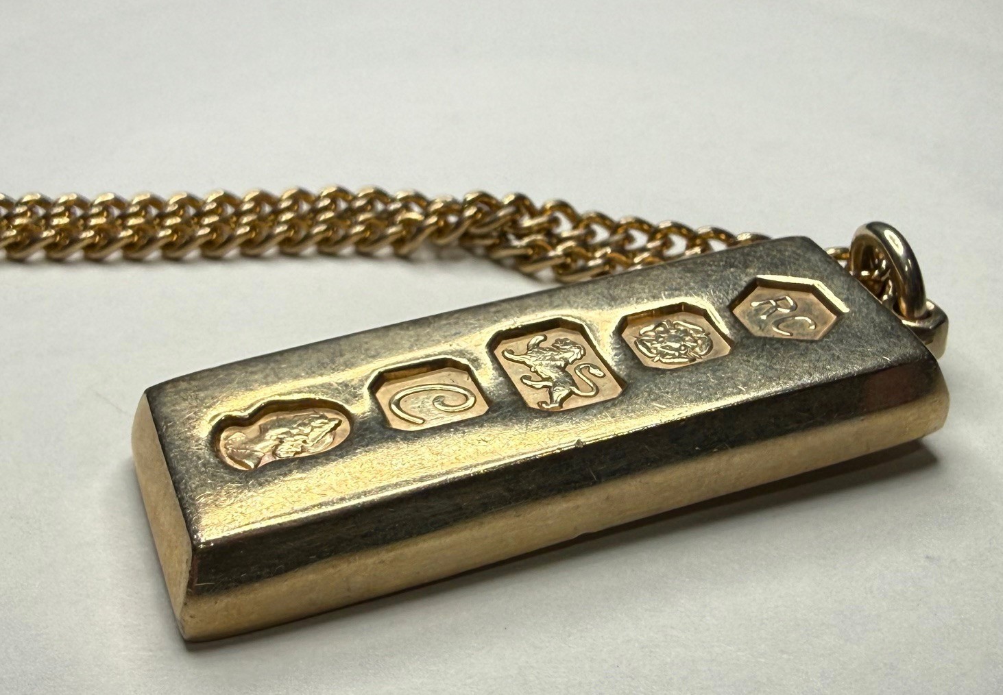 United Kingdom – Solid Sterling Silver (gold plated ) Chain with Pendant/Bar