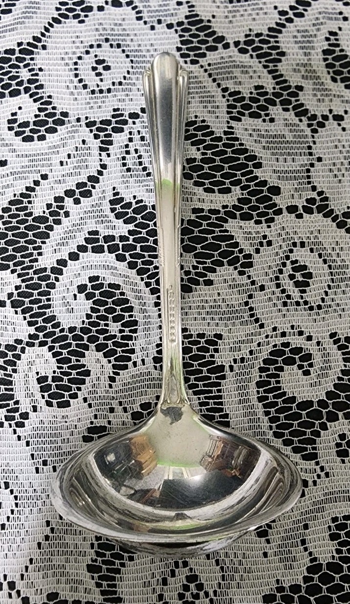 HOLMES & EDWARDS VINTAGE c1929 CHARM PATTERN SILVERPLATED “6 1/2” GRAVY LADLE 🤎