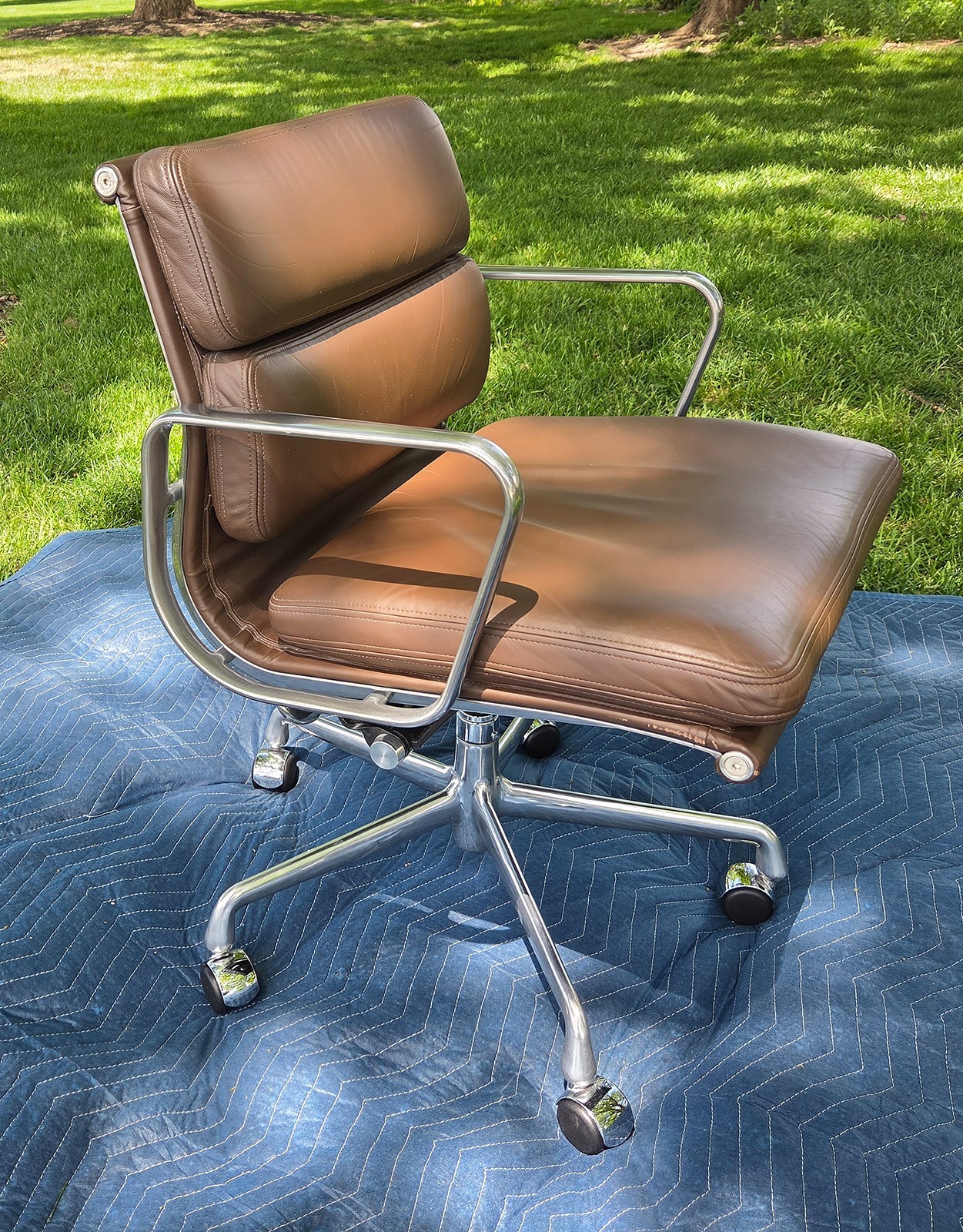CHARLES EAMES Soft Pad Chair-HERMAN MILLER-Leather-2008-NICE!