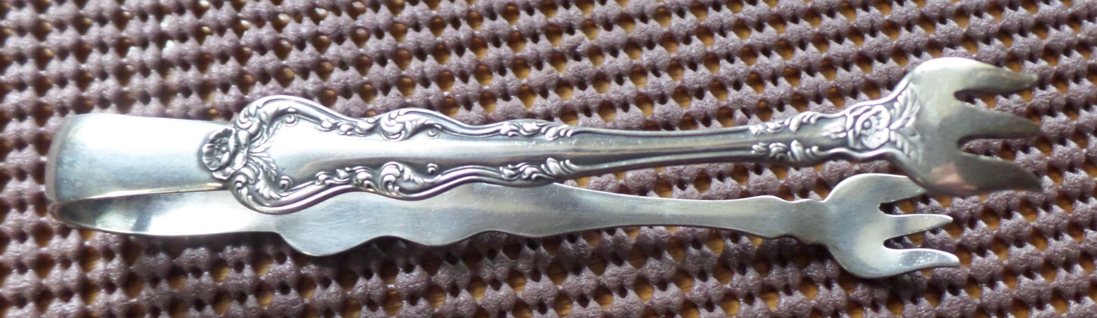 RARE Silverplate ORIENT VENICE silver Sugar Tongs Holmes Edwards 1904 NoMono