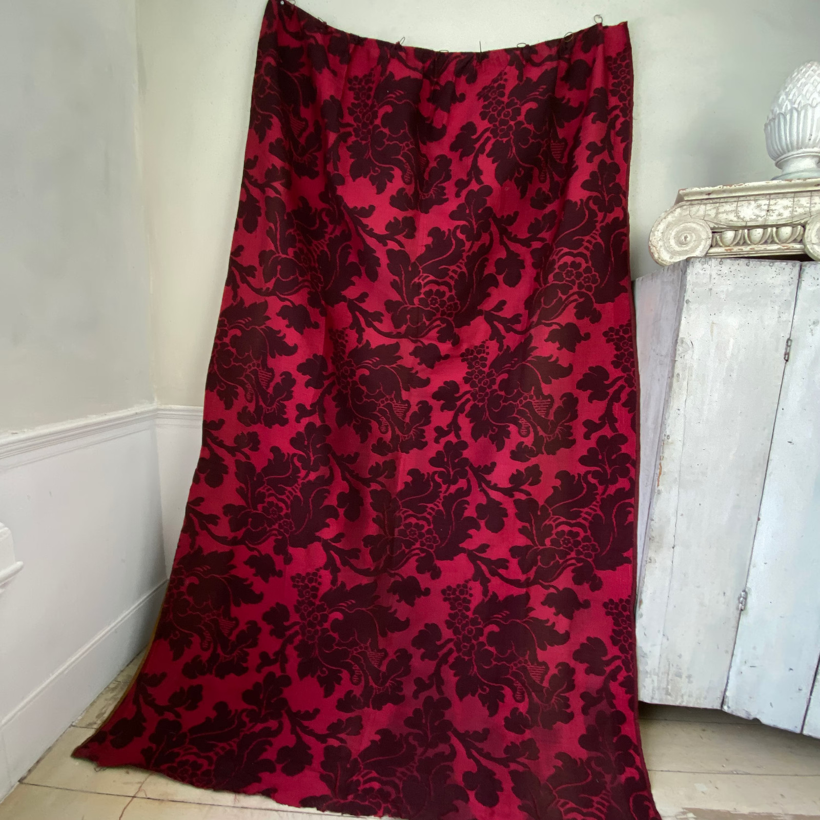 Large scale Damask Red Antique Jacquard weave curtain fabric Art Nouveau textil