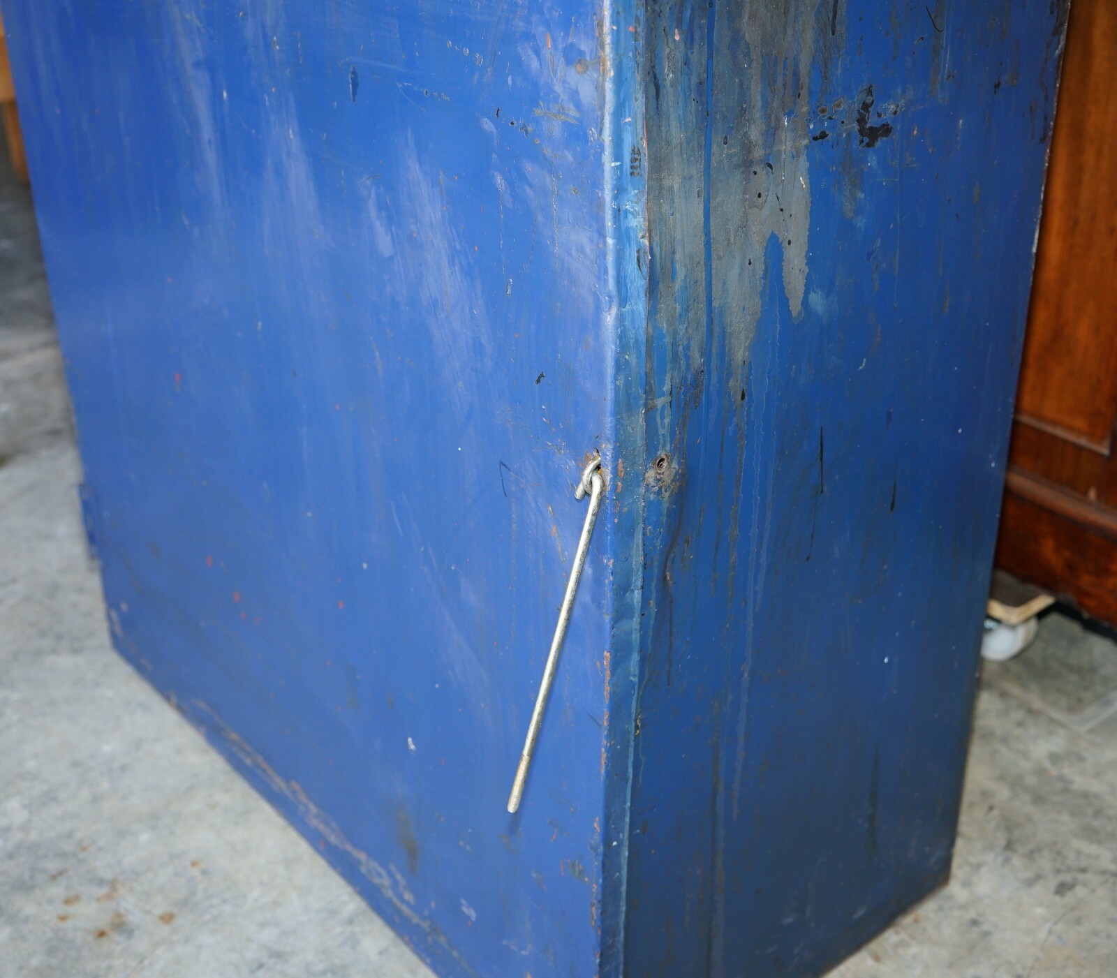 INDUSTRIAL STEEL LARGE CIRCA 1950’S METAL WORKERS PAINT CUPBOARD VERY RARE FIND