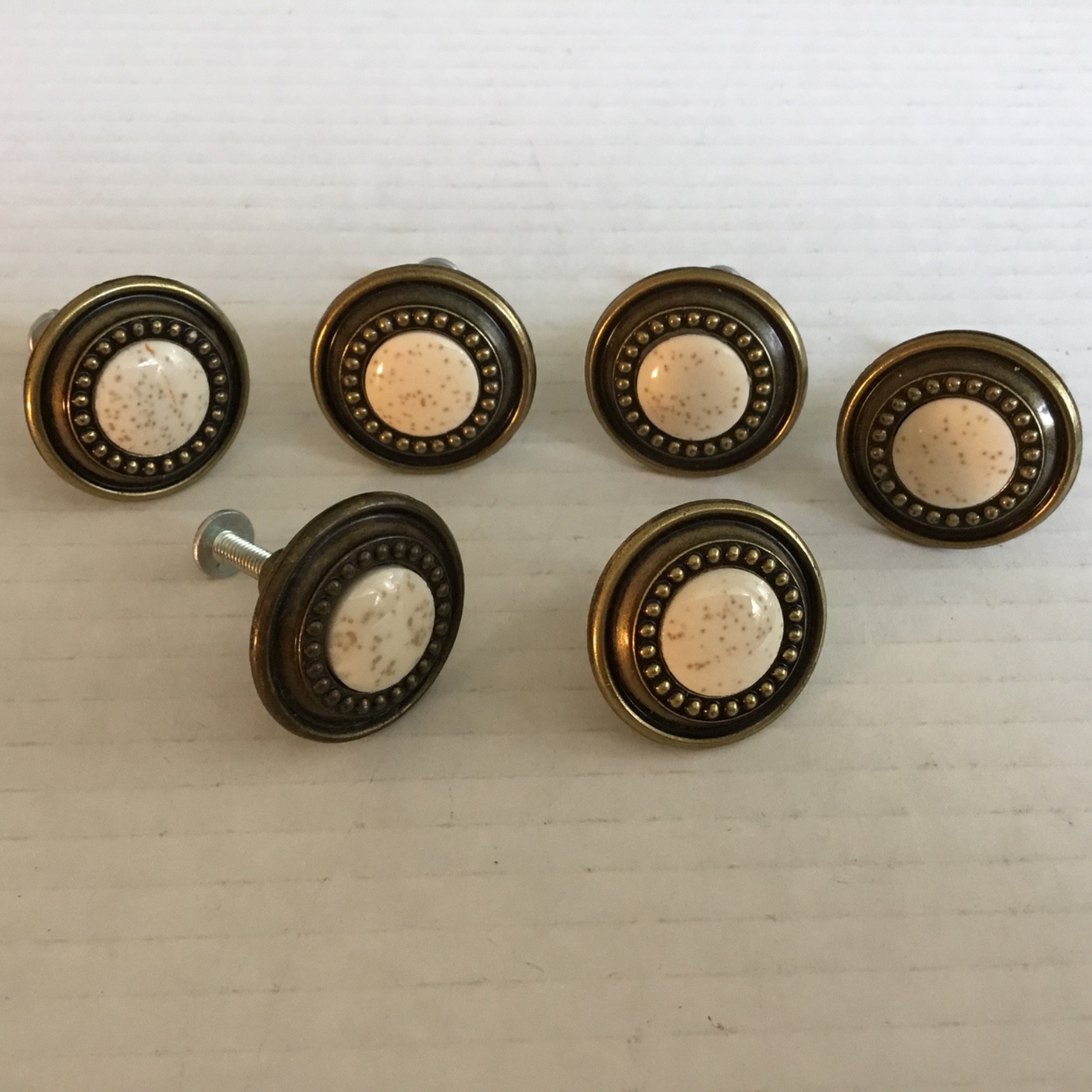 LOT OF 6 VINTAGE AMEROCK ANTIQUE BRASS SPECKLED PORCELAIN KNOBS PATPEND 862-2