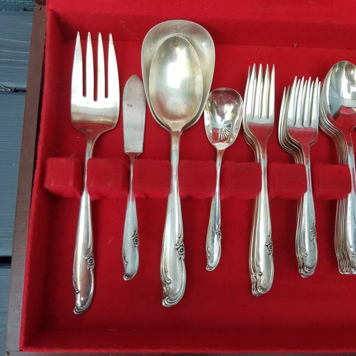 Wm Rogers Mfg Co Extra Plate Flatware Set of 47 Pieces in Original Wooden Box