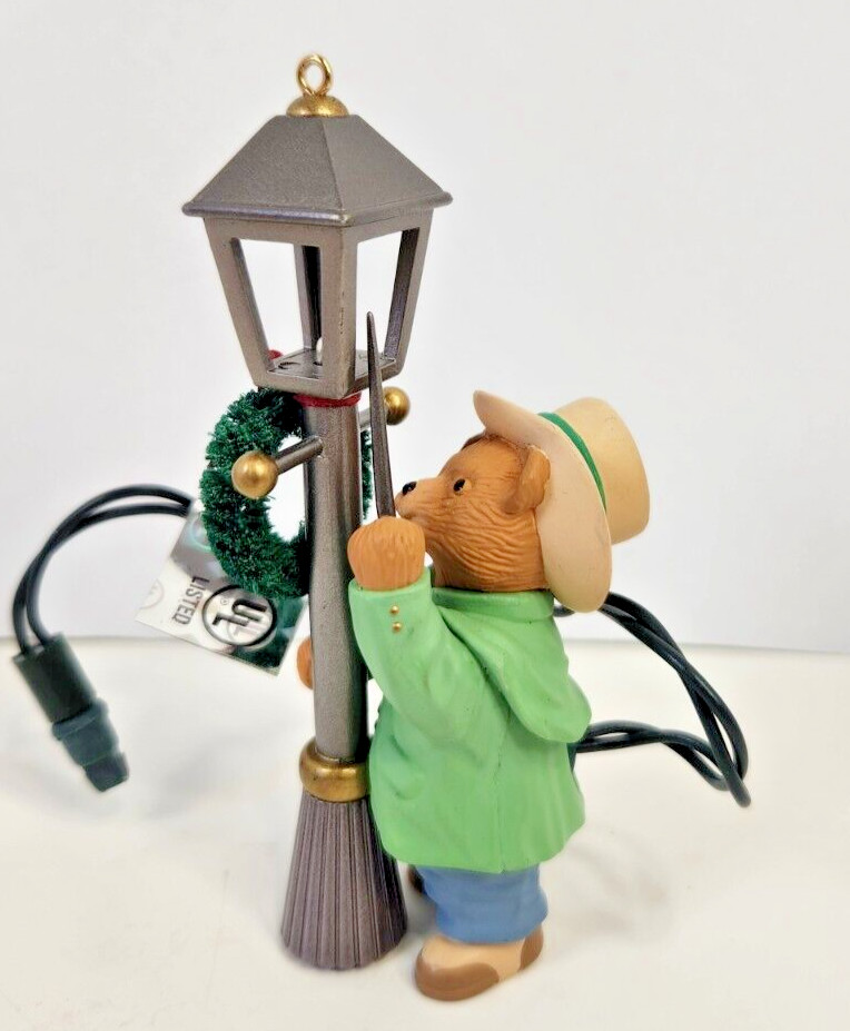 HALLMARK KEEPSAKE MAGIC THE LAMPLIGHTER 1993 BEAR QLX719-2