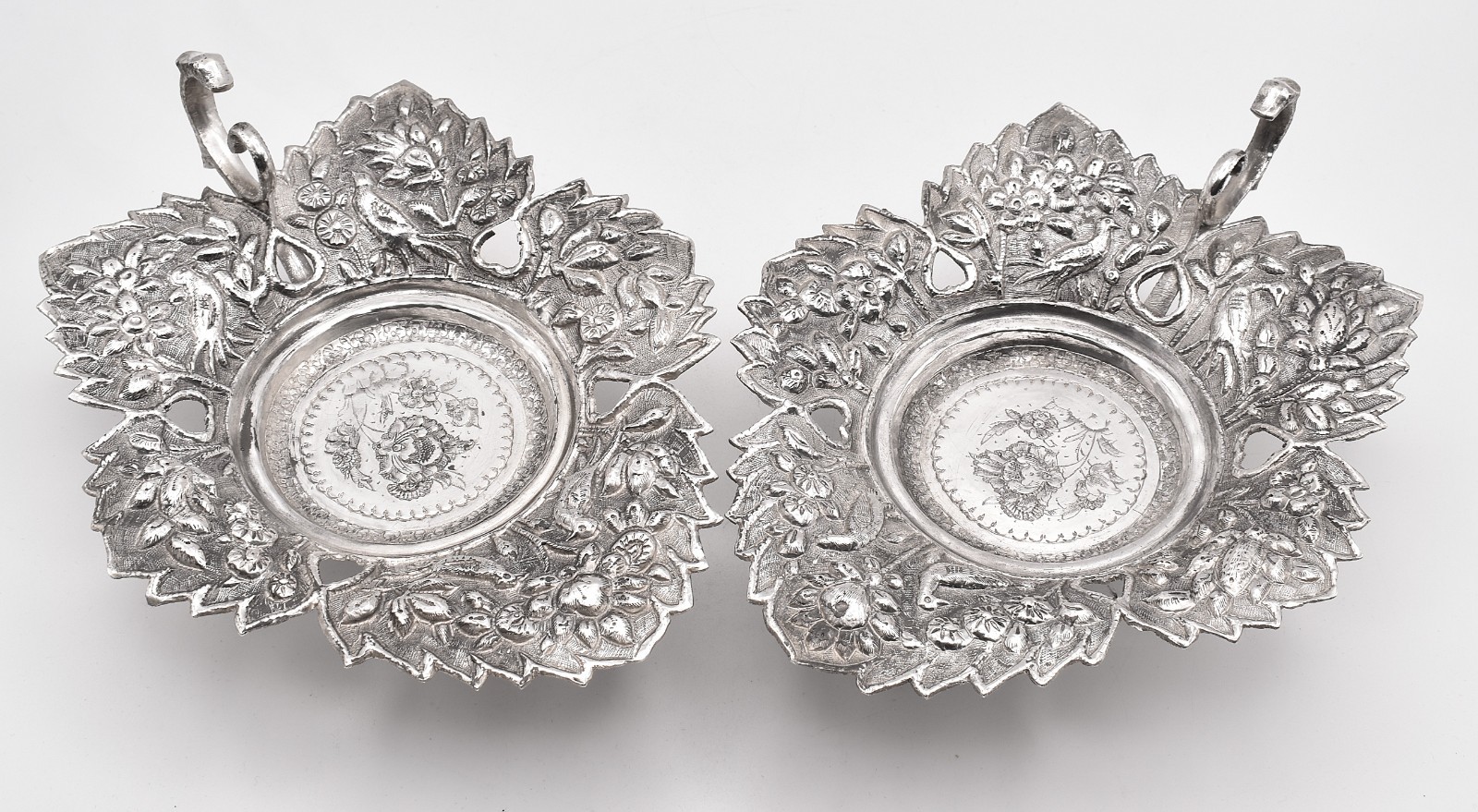 Antique 1892 London Sterling Silver Repoussé Leaf Pin Dishes Pair William Comyns