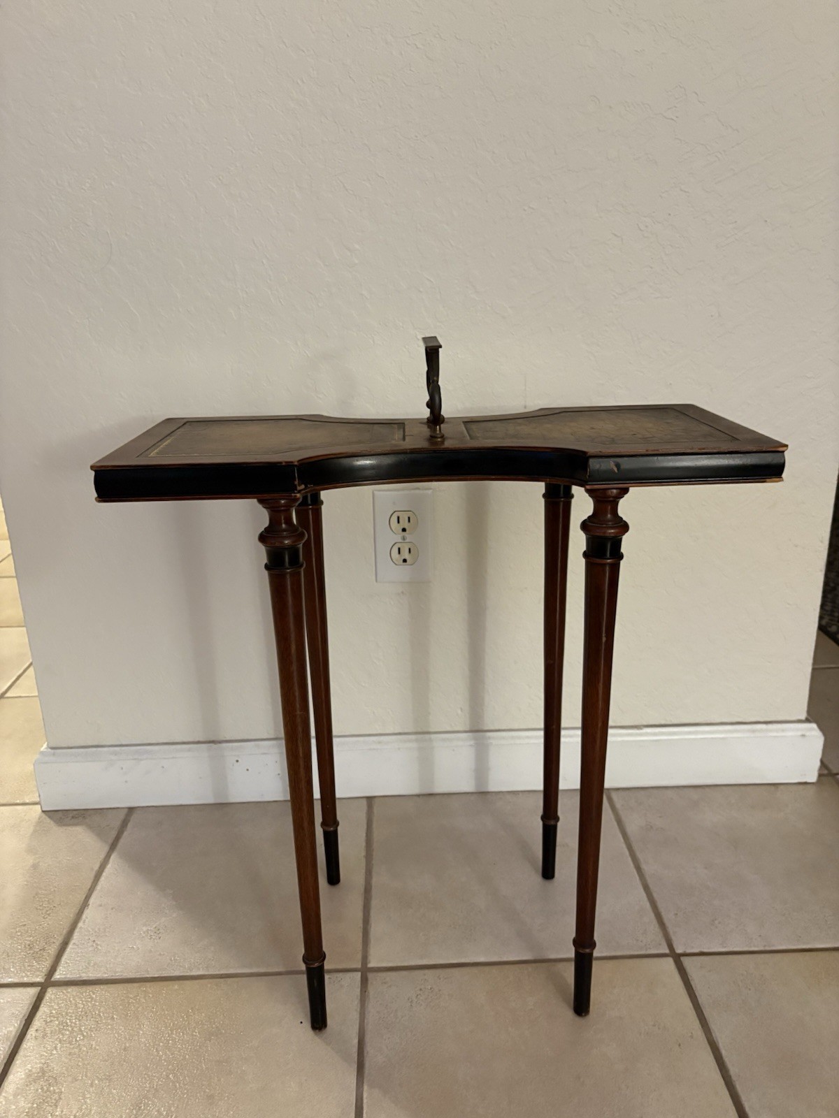 Antique 19th Century Weiman Heirloom Mahogany Tea Table With Folding Handle