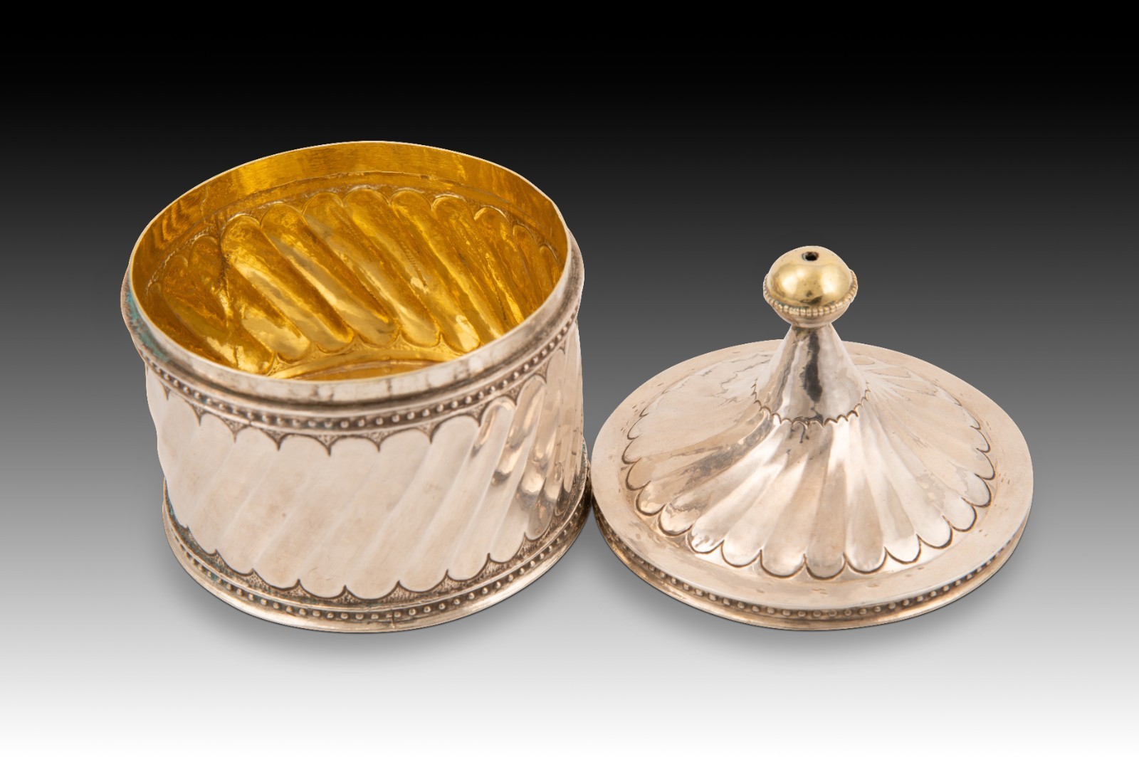 Pyx. Silver. Palencia, Spain. Pedro de Palacios, hallmark Juan de Peso, 16th c