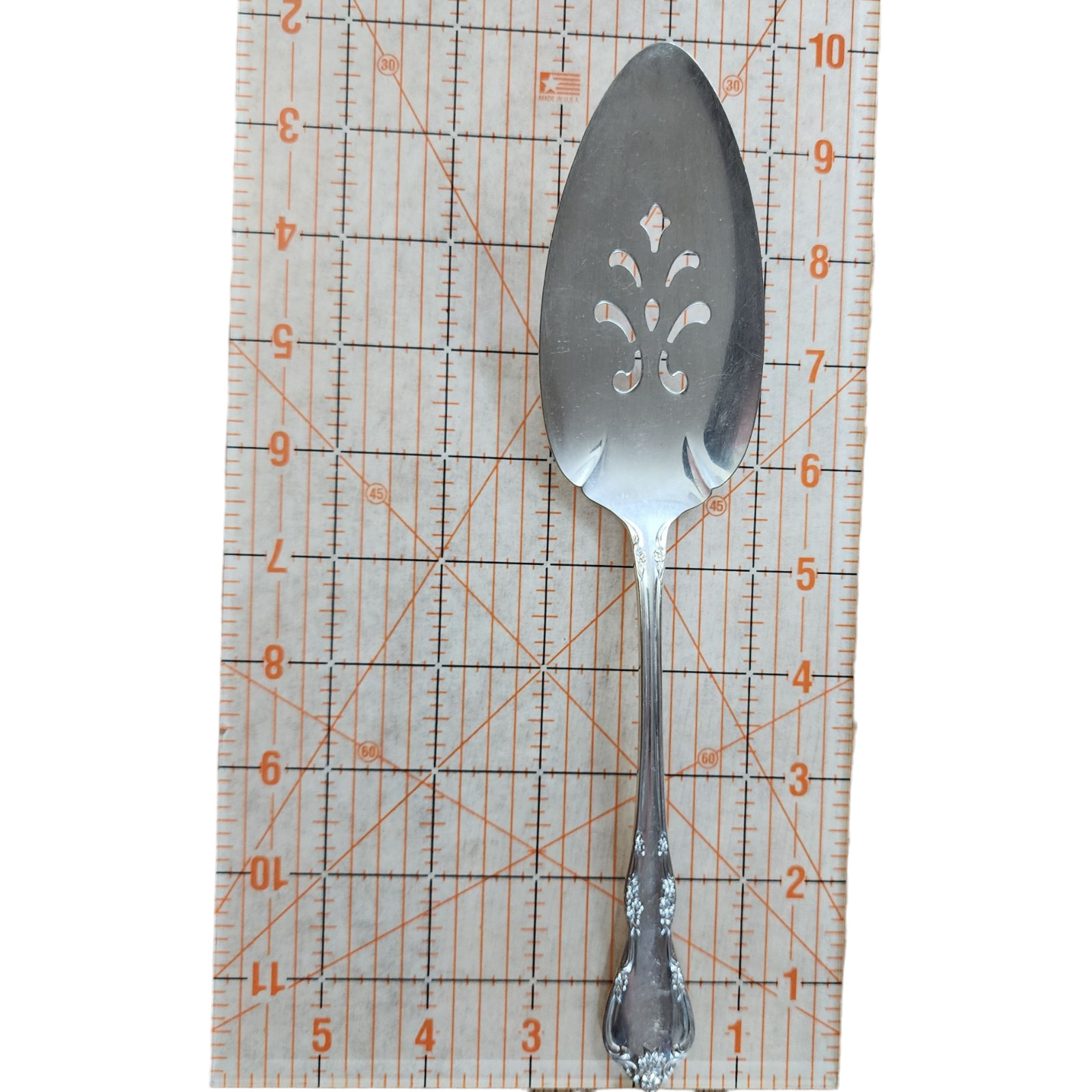 Oneida Community Fredericksburg Pierced Pie Server Silver Plate 1968 No Monogram