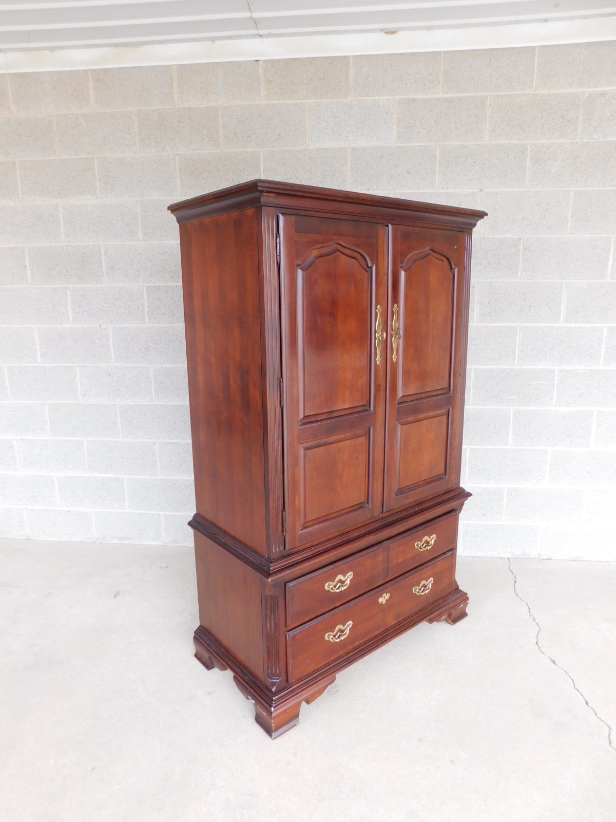 Thomasville Cherry Collection Georgian Style Fitted Interior Armoire Chest 41″w