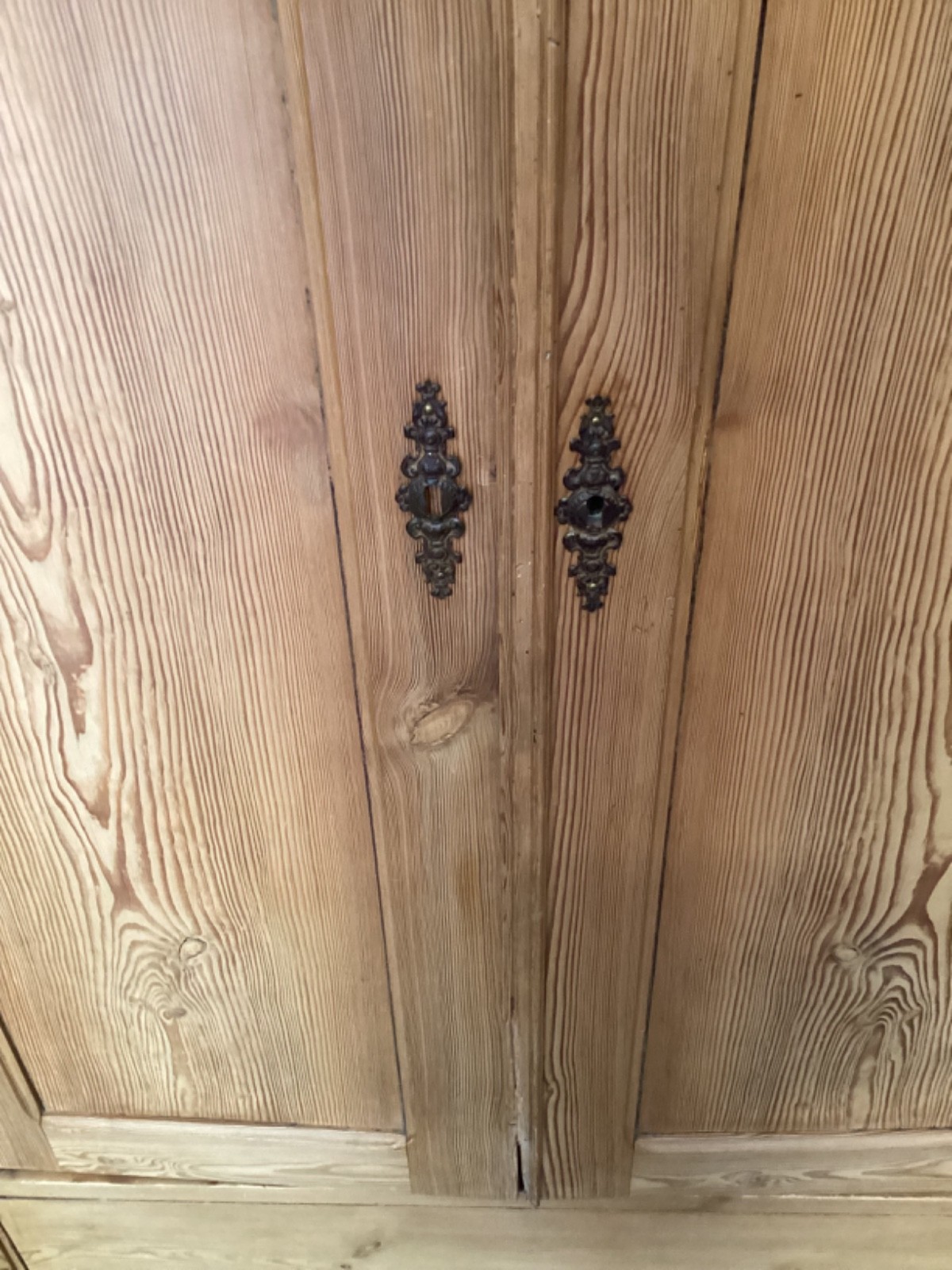 Antique Pine Two Door Wardrobe Cabinet With Removable Shelf & Bar Has Rack