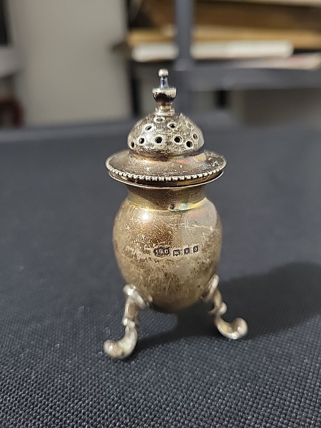 Antique 1919 Daniel George Collins, Sterling Silver Salt Shaker 3 Legs, London