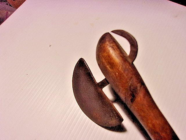 ANTIQUE 19TH. CENTURY SOUTH AFRICAN ZULU BATTLE AXE NGUNI TRIBES