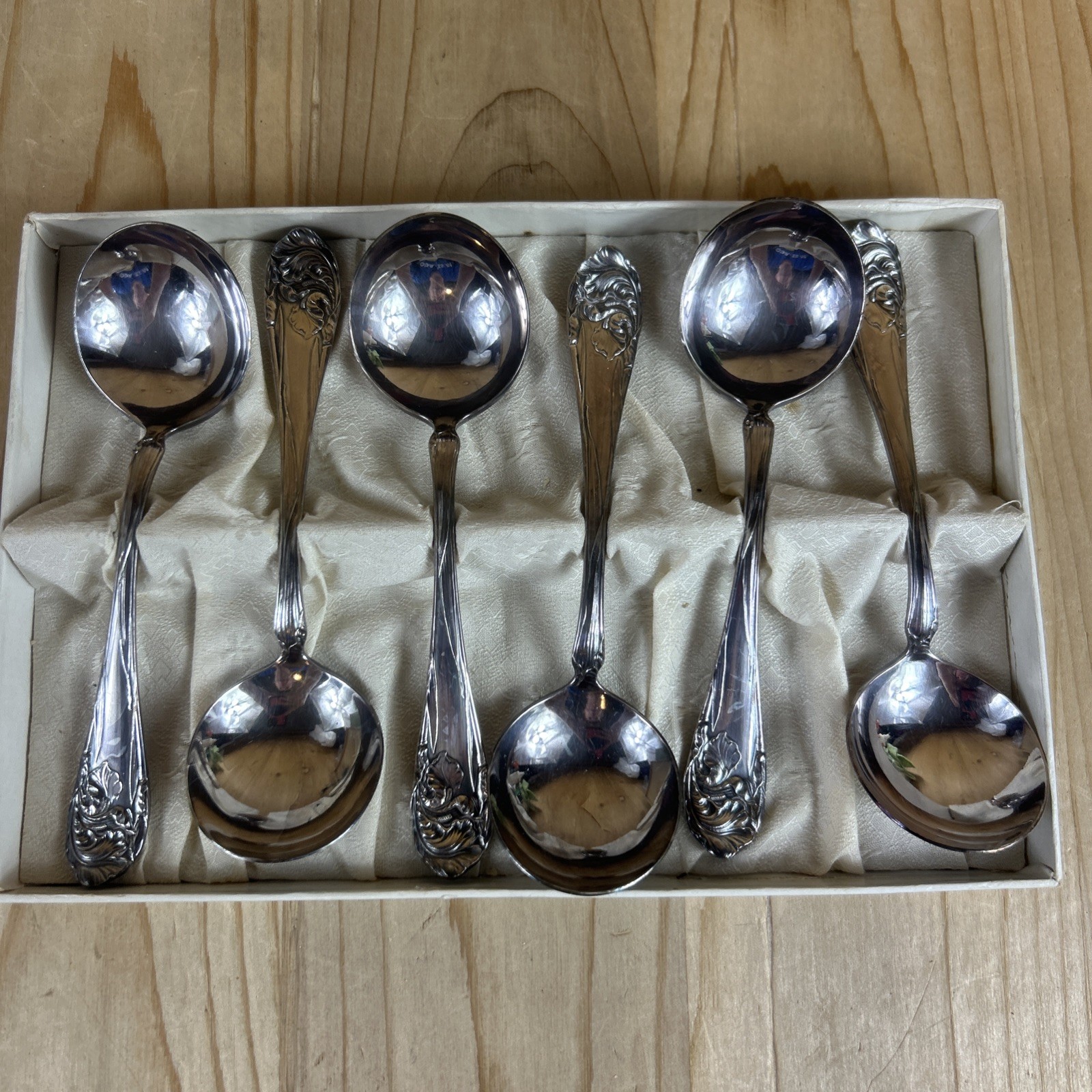 Vintage Community Silver Triple Plus Set Of 6 Soup Spoon 5.5” Leaf Design