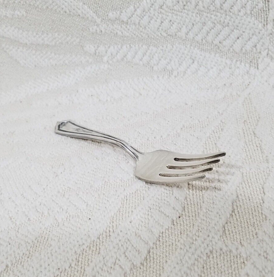 WINTHROP SILVER PLATE DESSERT APPETIZER HOR D’VOUERS COCKTAIL SMALL BABY FORK 4″