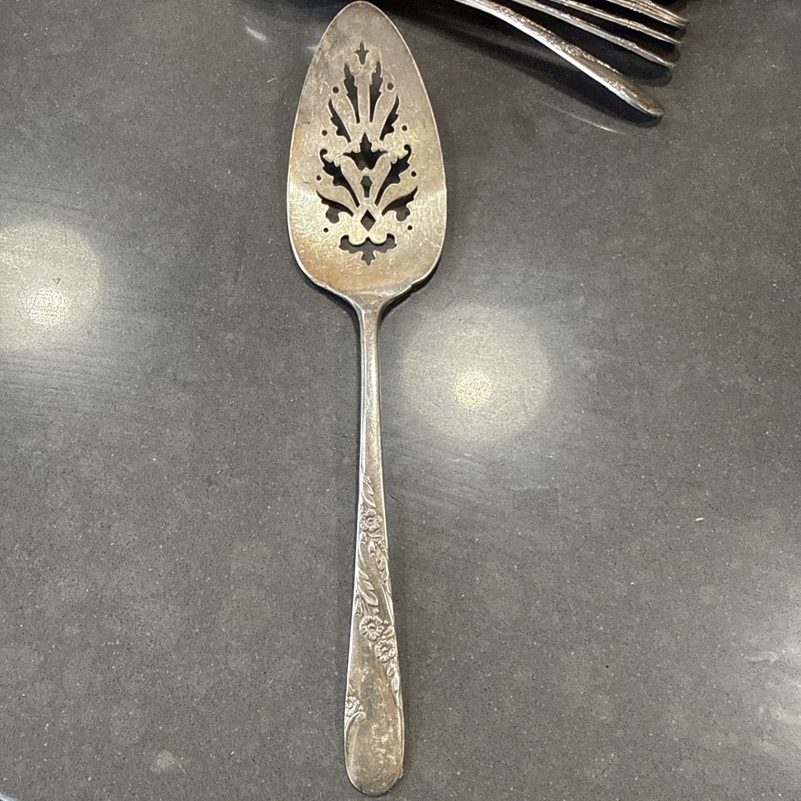 Oneida Community BRIDAL WREATH Silverplate PIERCED PIE SERVER 1950 Flatware