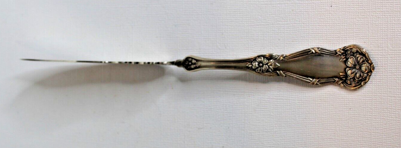 Vintage Wm Rogers & Son Arbutus Twist Handle Master Butter Knife Silverplate