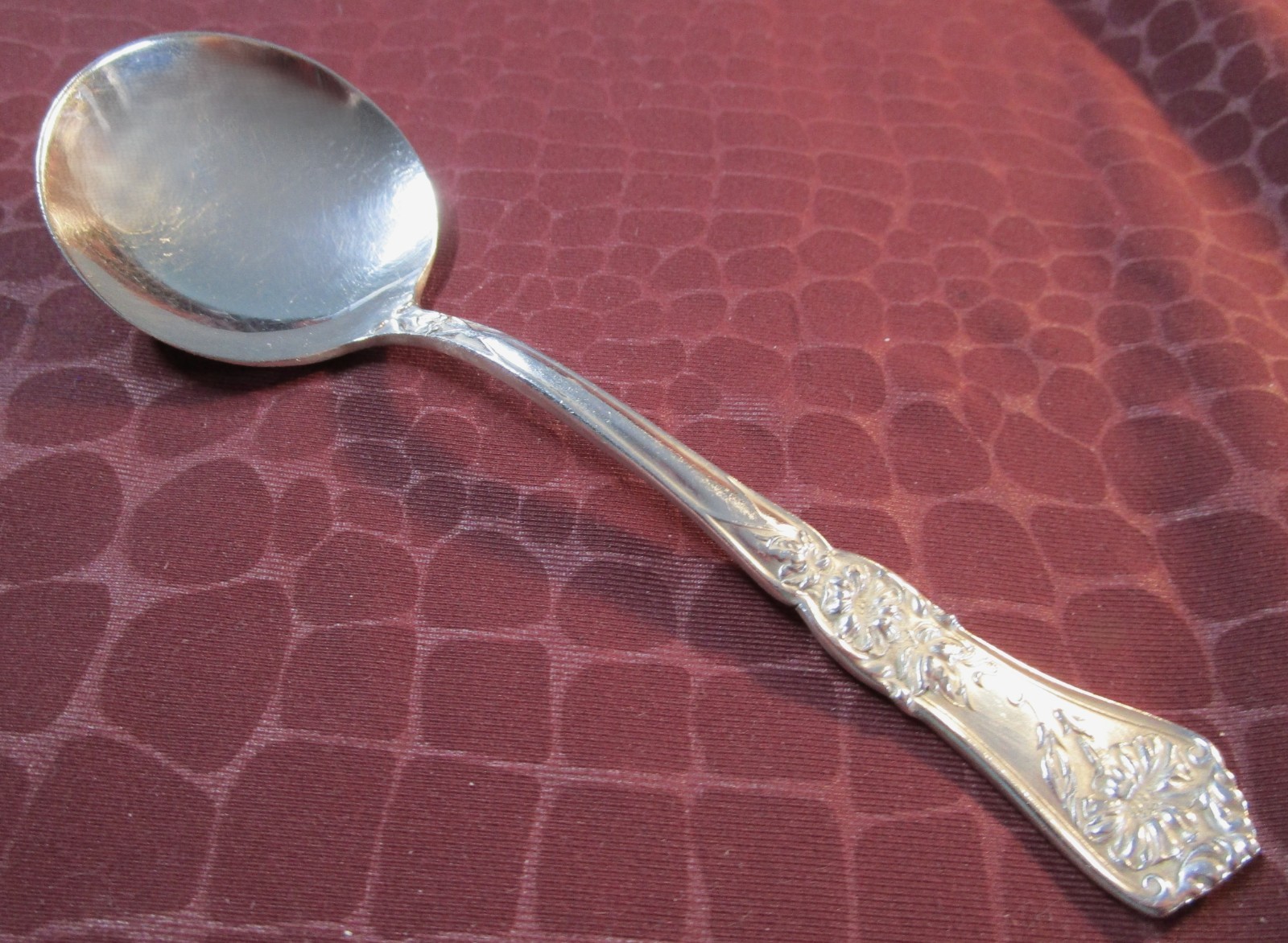 GLORIA aka GRENOBLE Bouillon Spoon 1906 Rogers Silverplate No Monogram bw