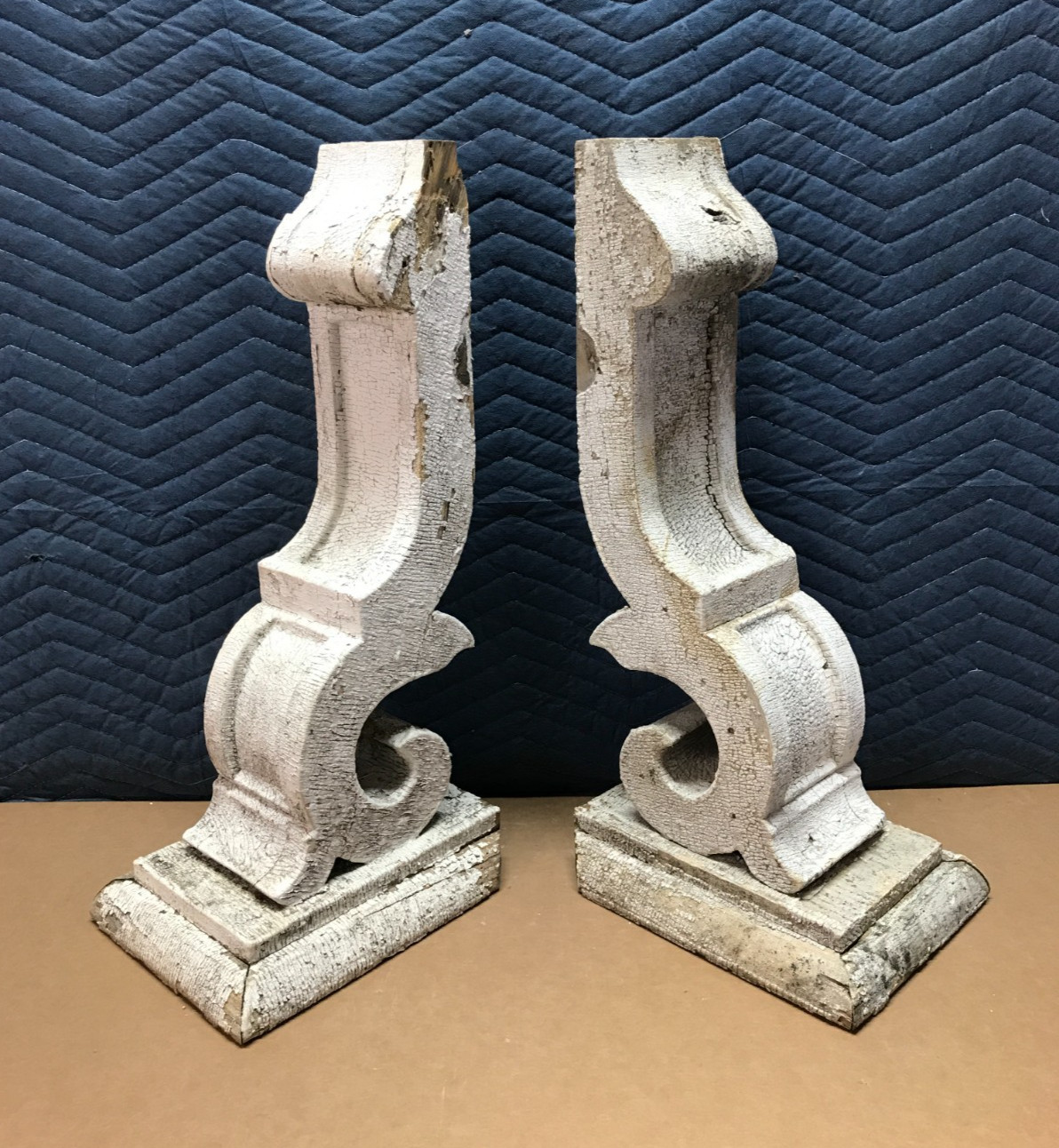 Pair Antique Large Shabby White Wood Corbel Roof Brackets Old VTG Chic 693-26B