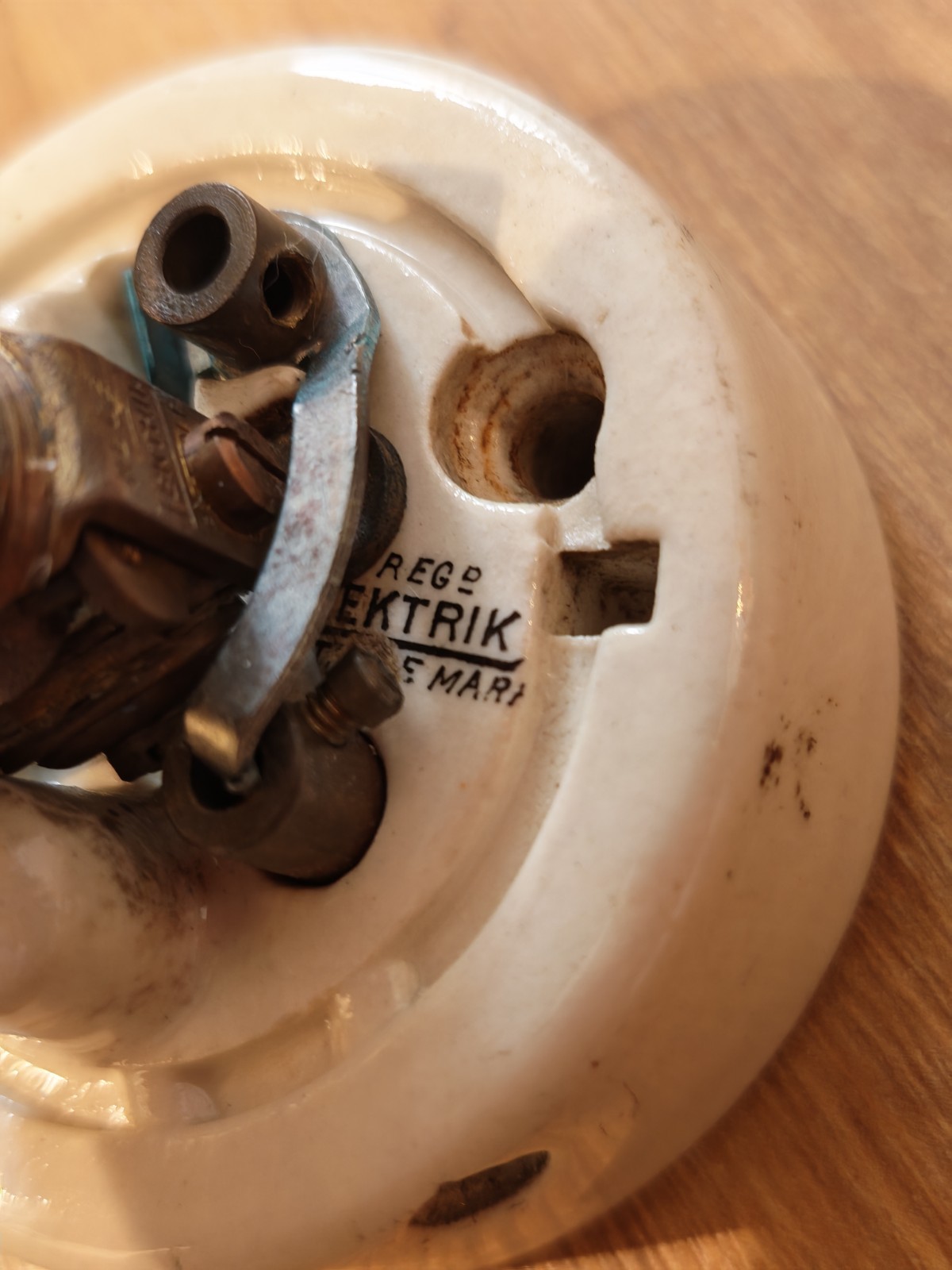 Antique Lektrik Ribbed Brass & Ceramic Dolly Light Switch – Fluted Deco Style