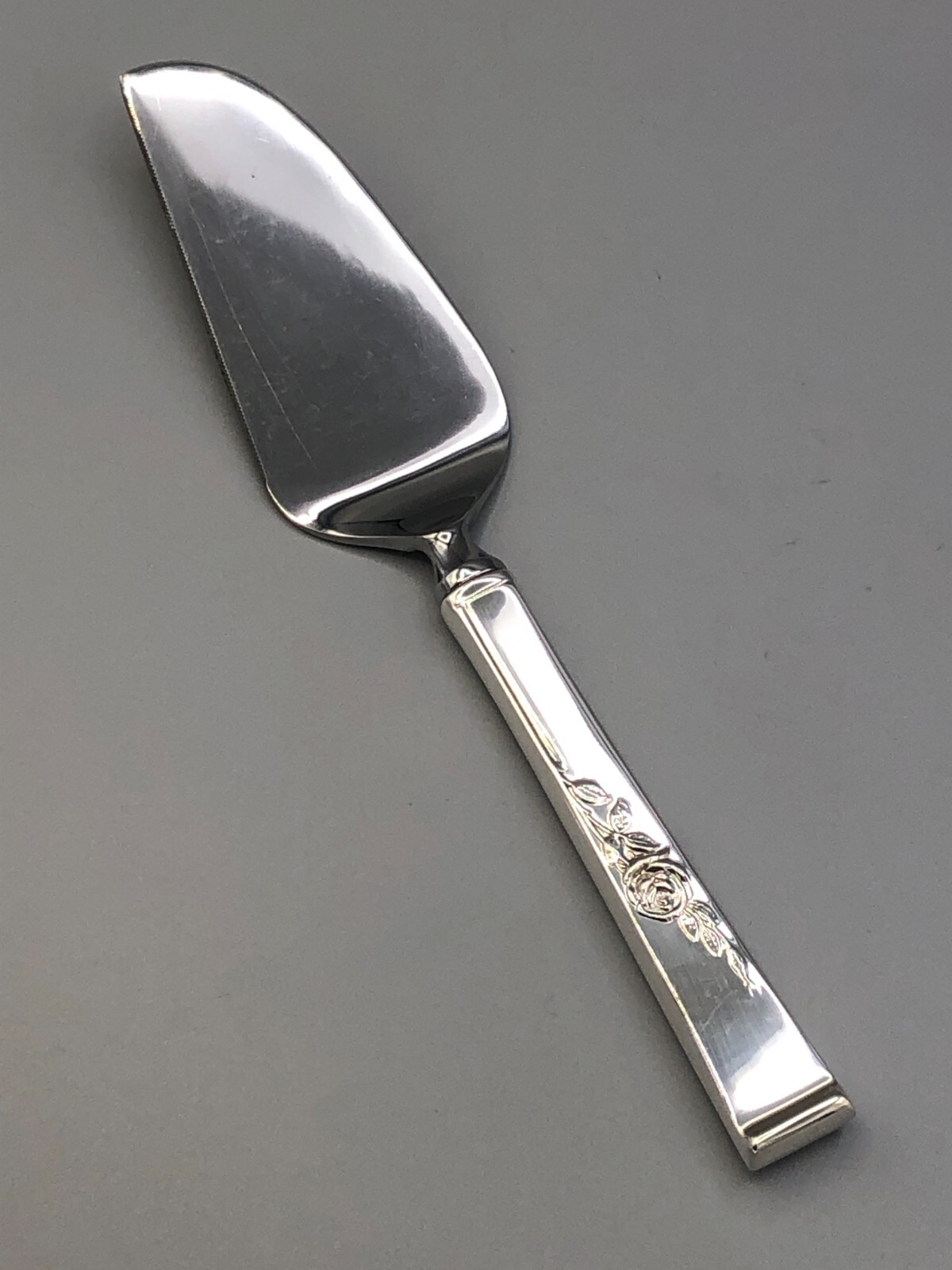 Classic Rose by Reed & Barton Sterling Silver Cheese Server 7.25″