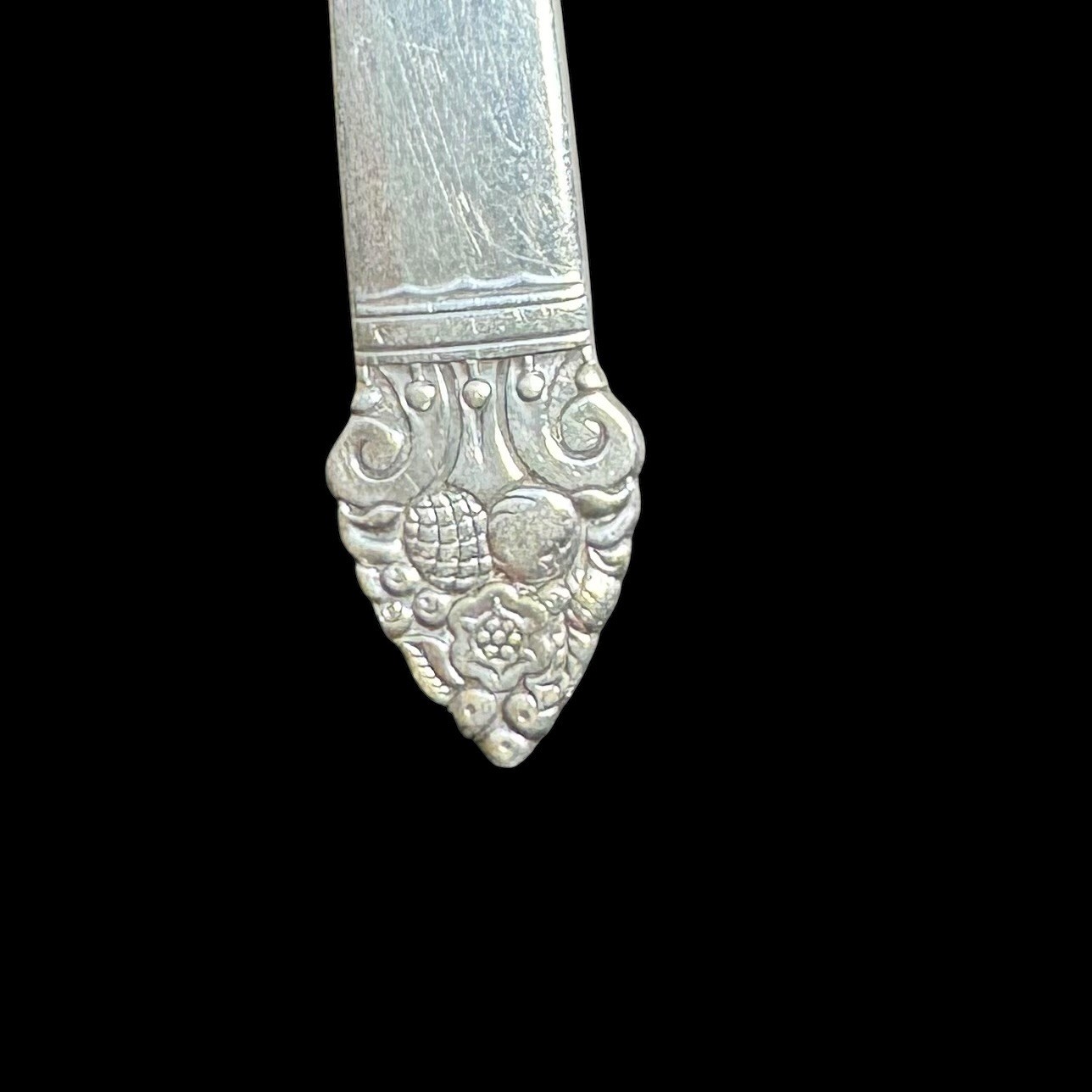 Oneida Silver-plated King Cedric Fruit pattern service for 4 and serving peace’s