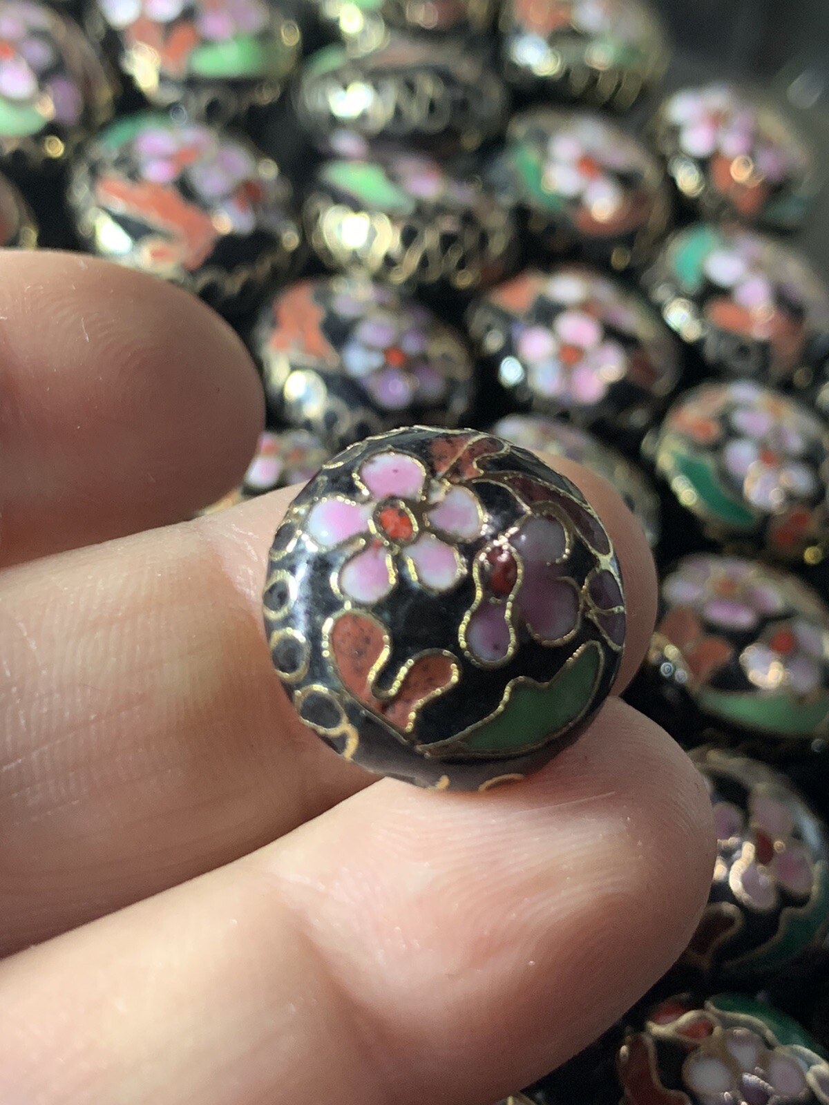 ONE Vintage Chinese Enamel Cloisonne Black Bead Leaves Flowers Round Coin 16mm